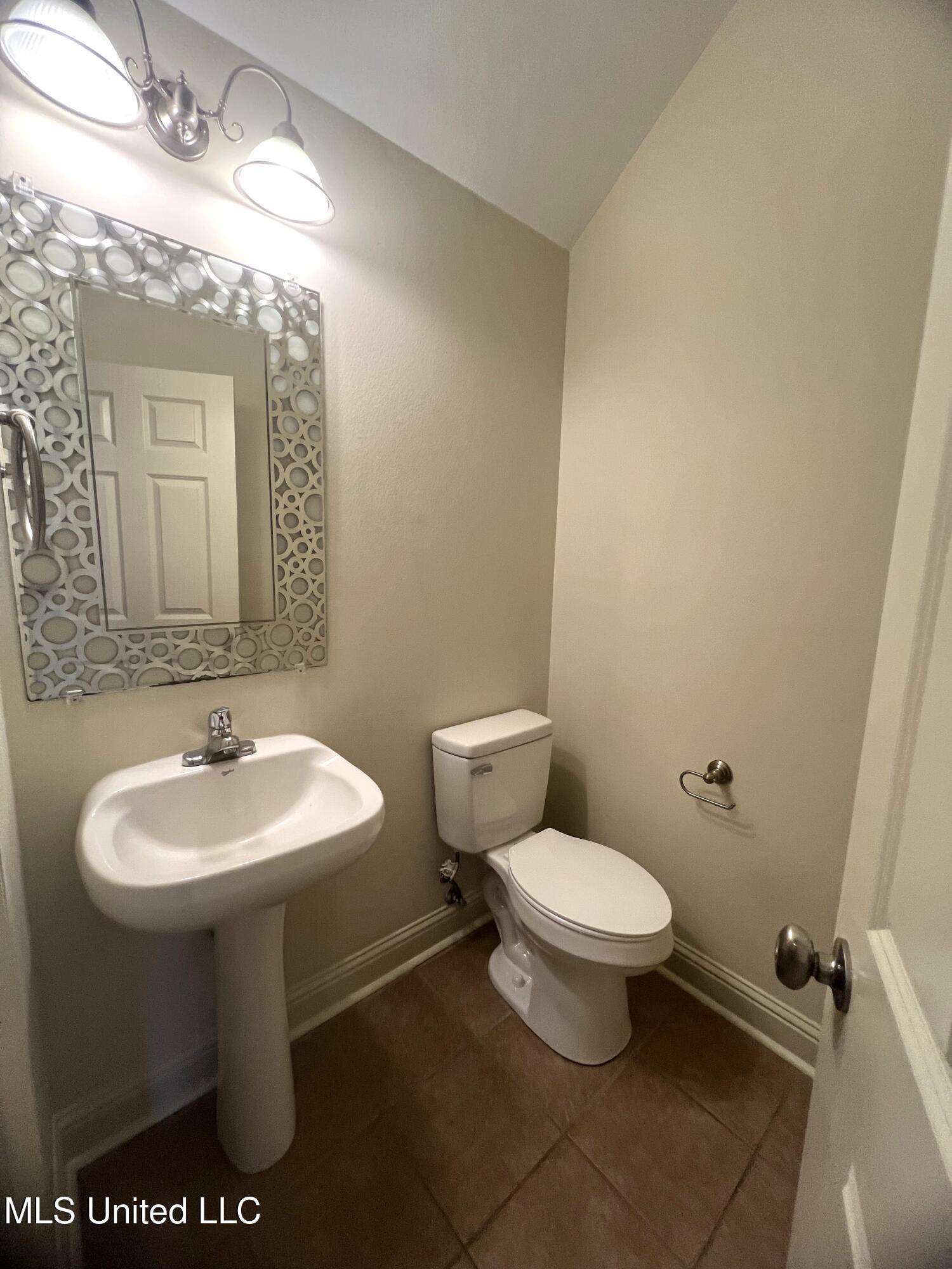 918 Jefferson Drive Property Photo 5