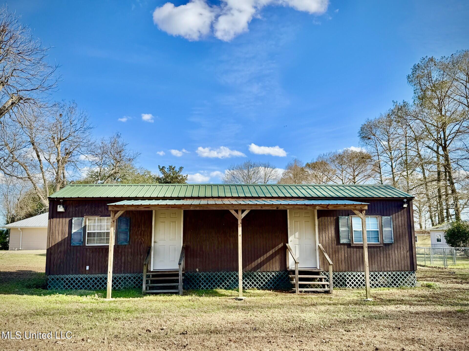 2927 Highway 569 Property Photo 2