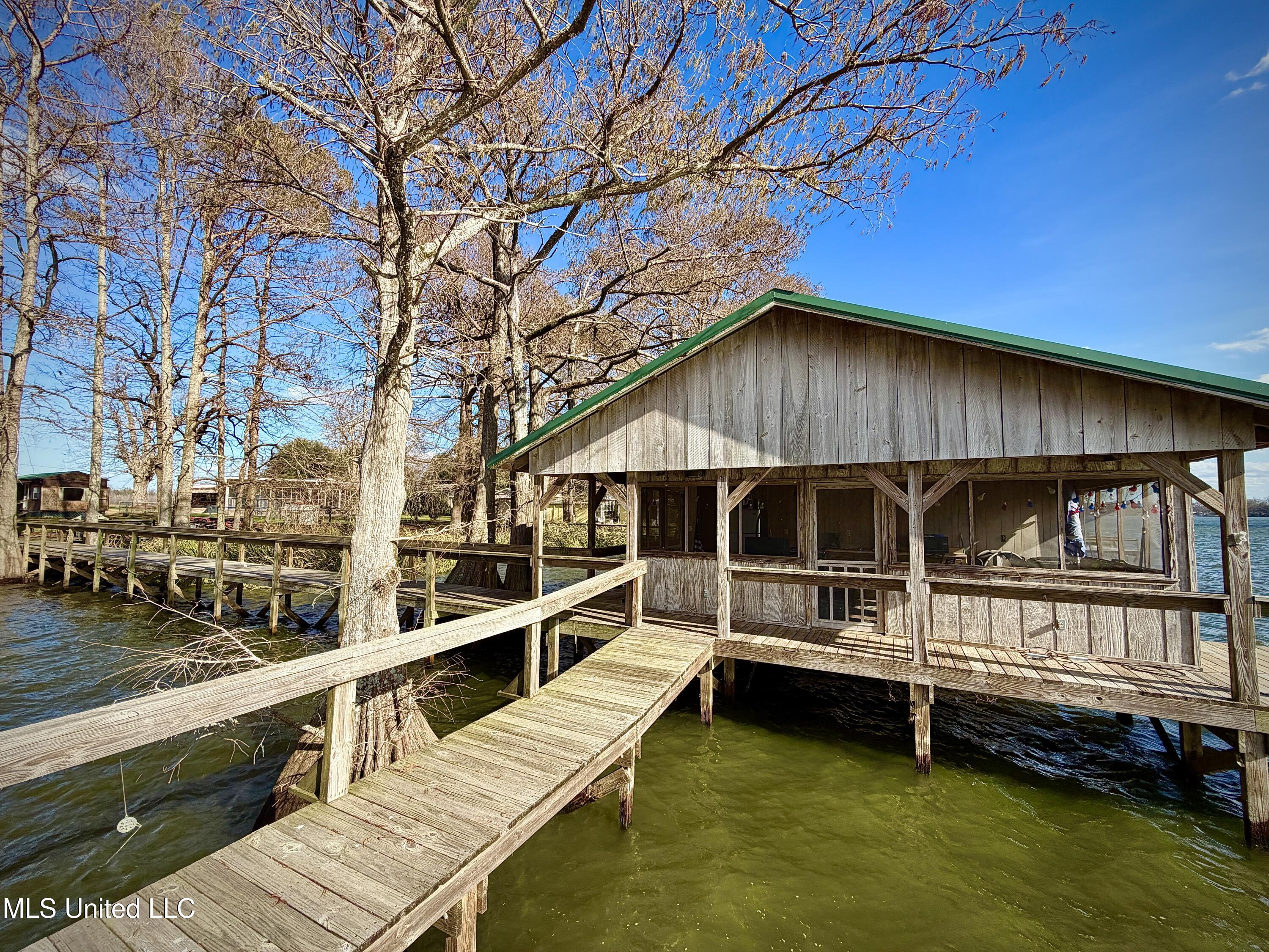 2927 Highway 569 Property Photo 9
