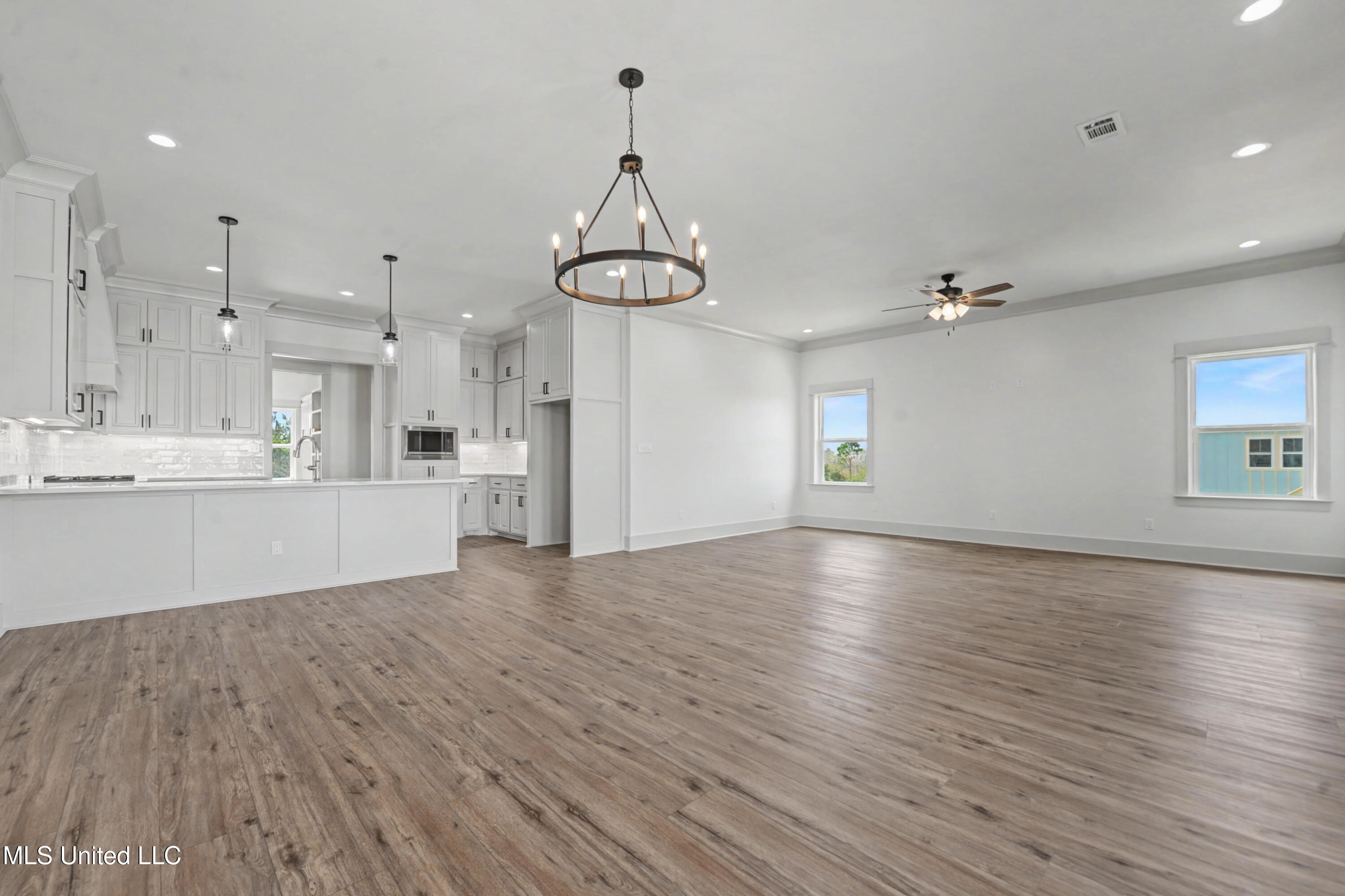4048 N Sumatra Street Property Photo 5