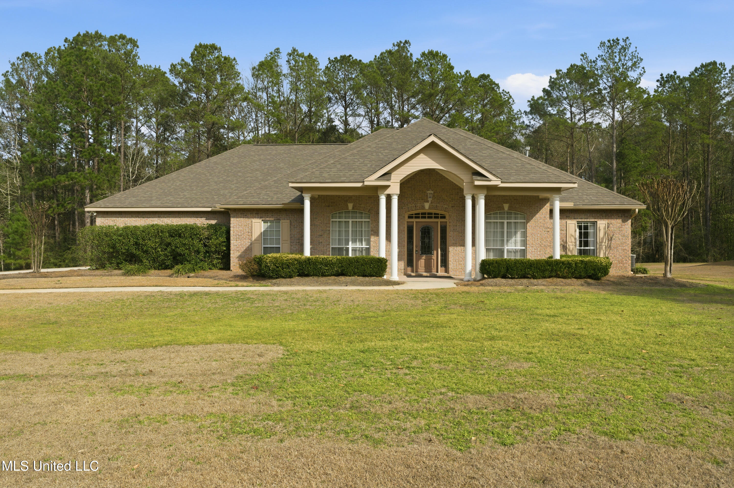 212 Whistlers Way Property Photo 1
