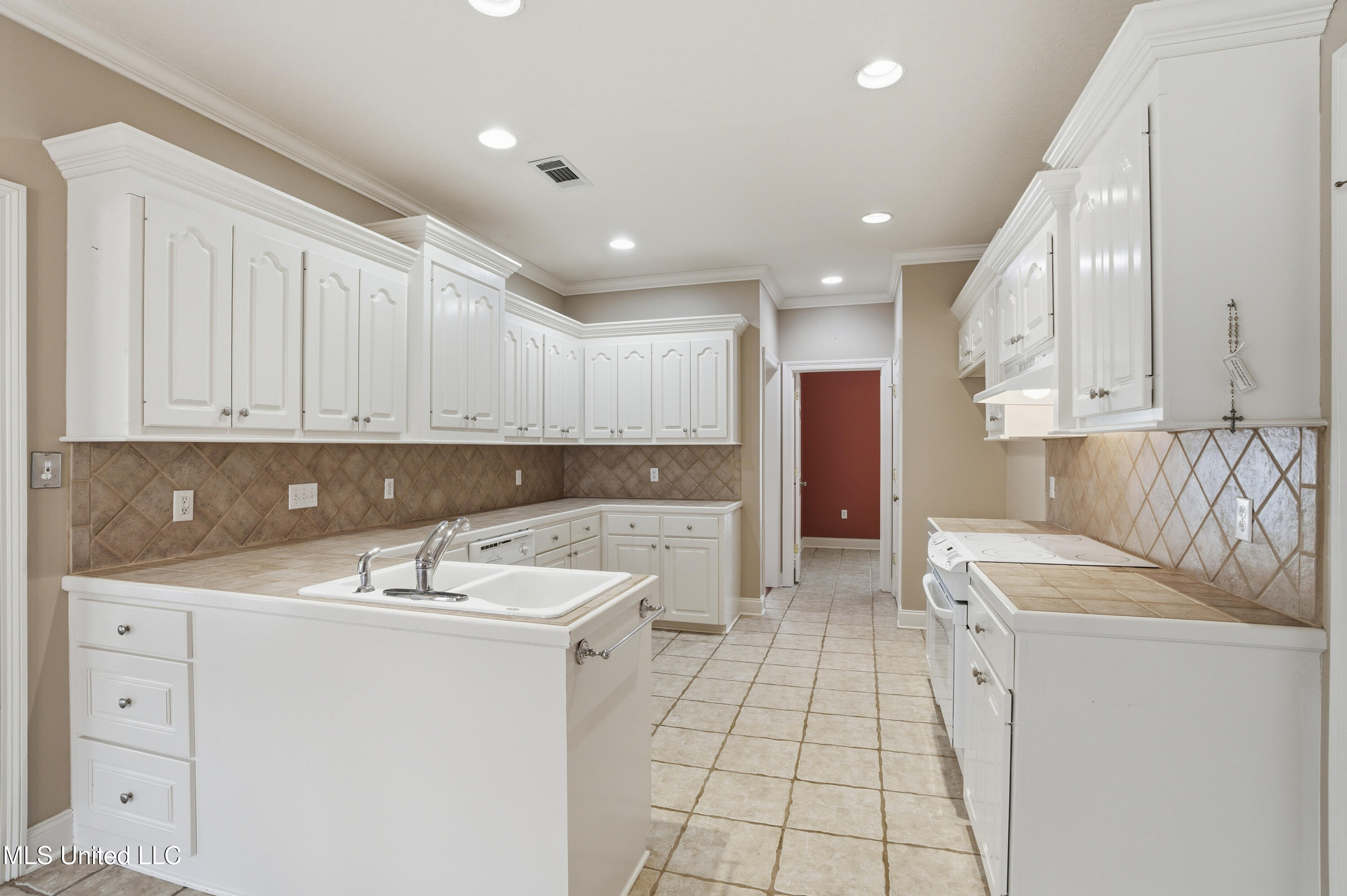 212 Whistlers Way Property Photo 6