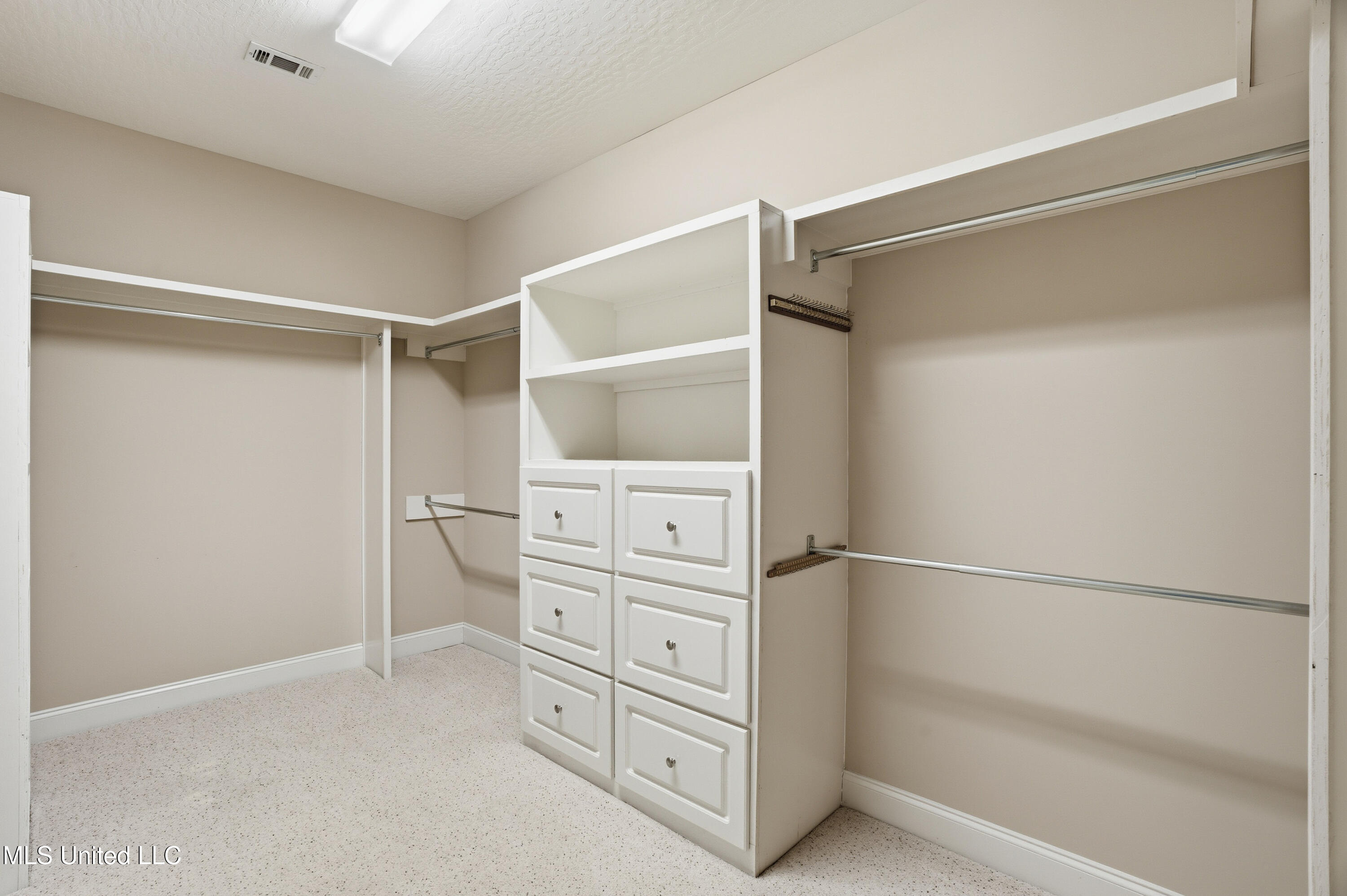 212 Whistlers Way Property Photo 14