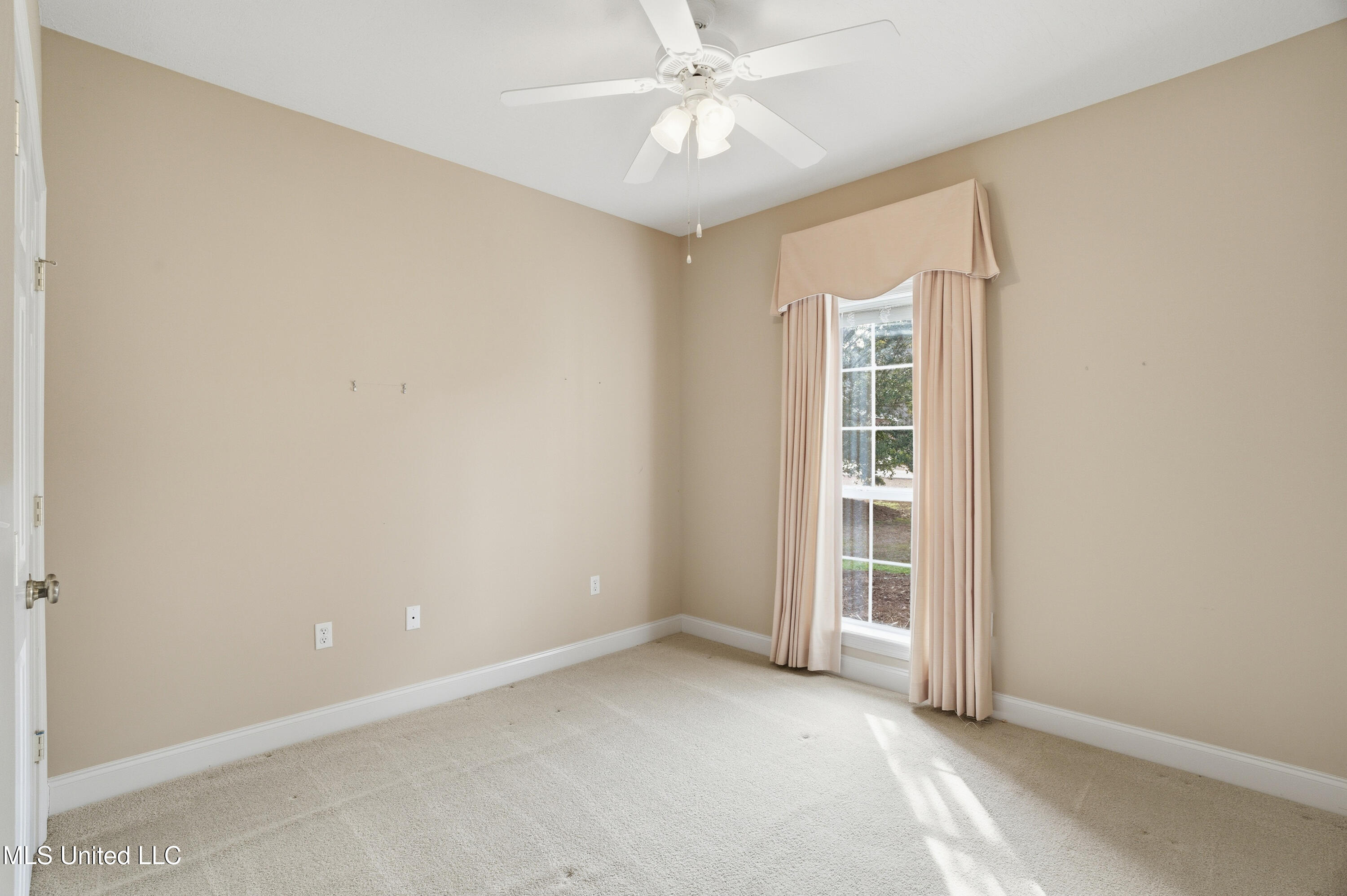212 Whistlers Way Property Photo 16