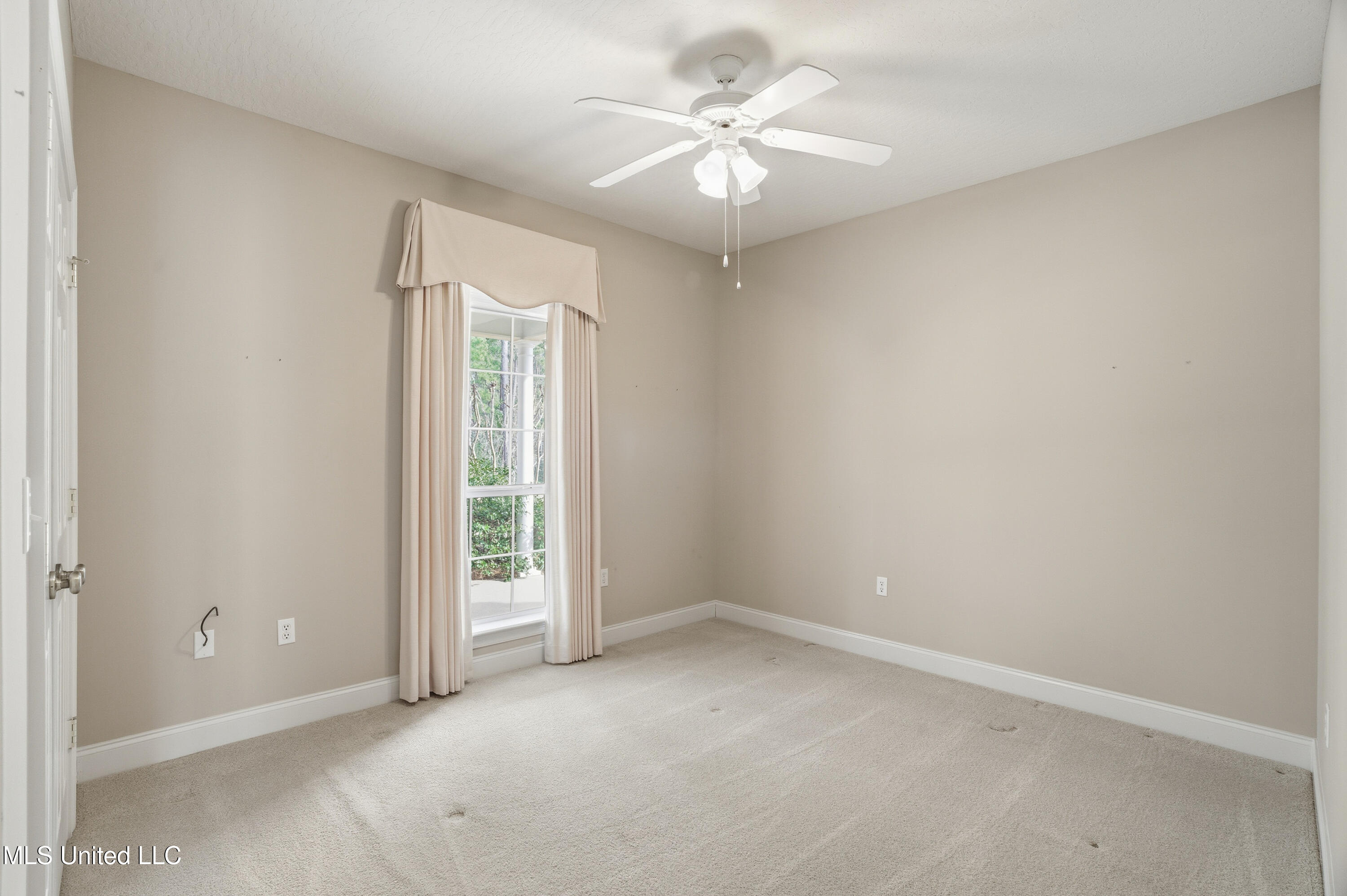 212 Whistlers Way Property Photo 18