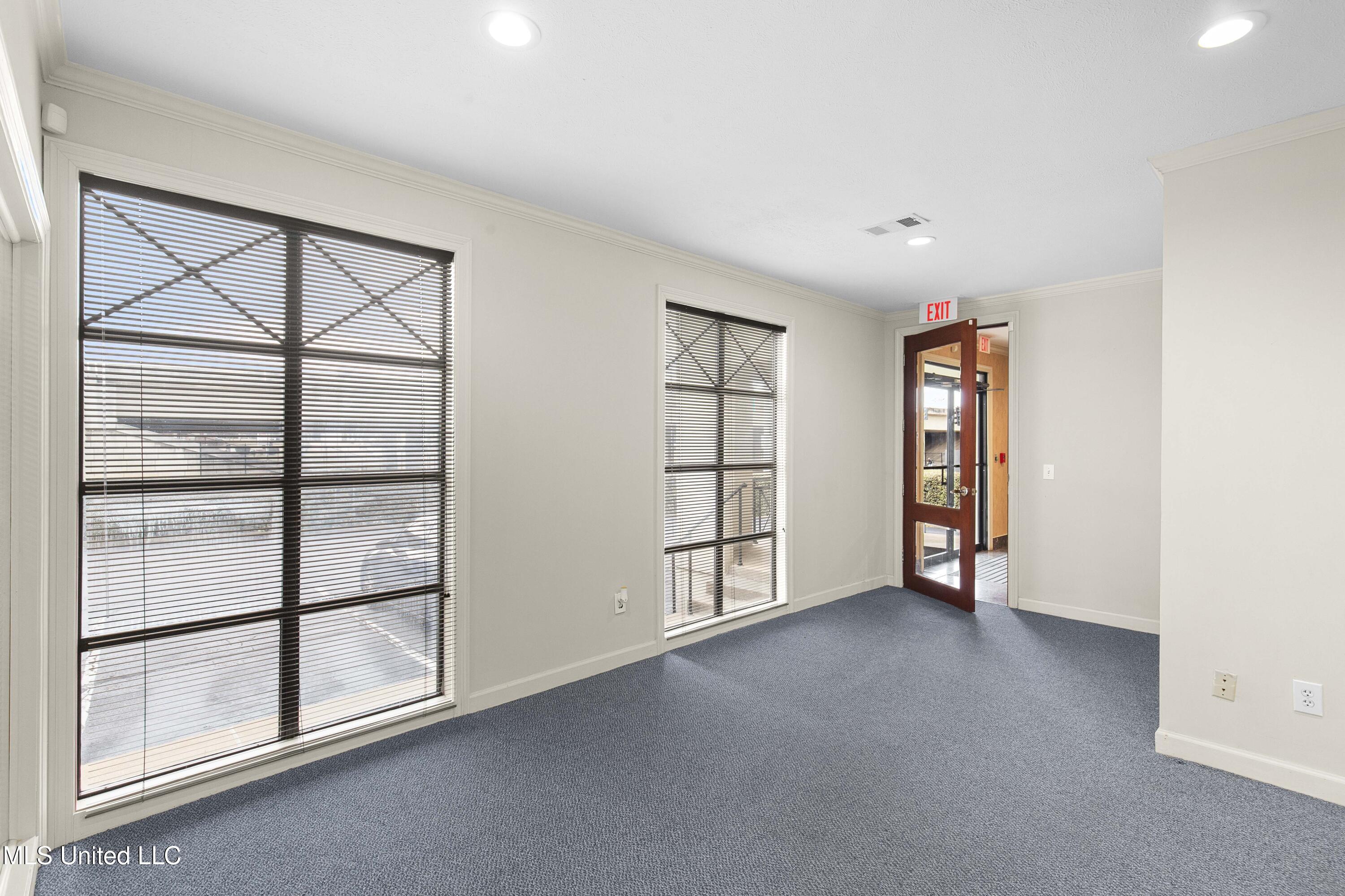 5760 Interstate 55 Property Photo 4