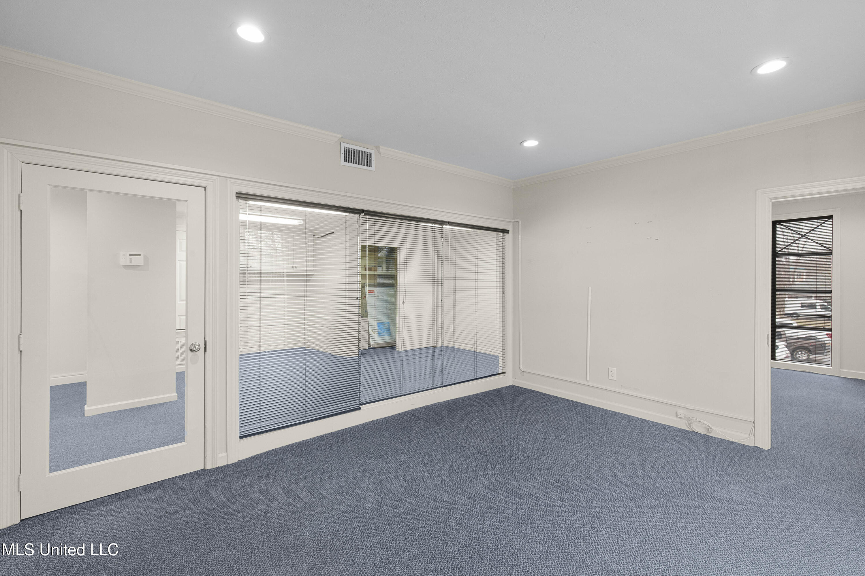 5760 Interstate 55 Property Photo 7