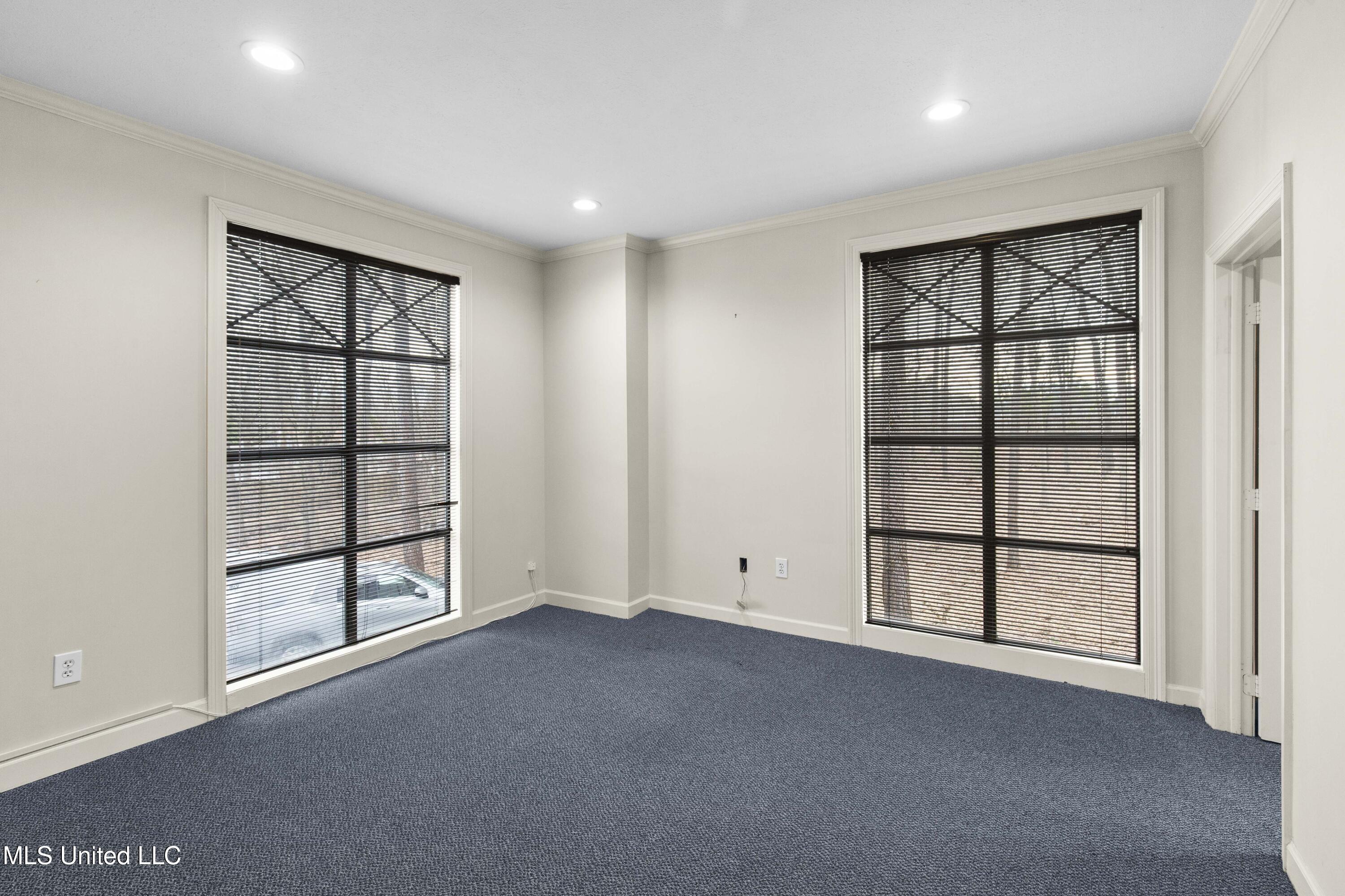 5760 Interstate 55 Property Photo 14
