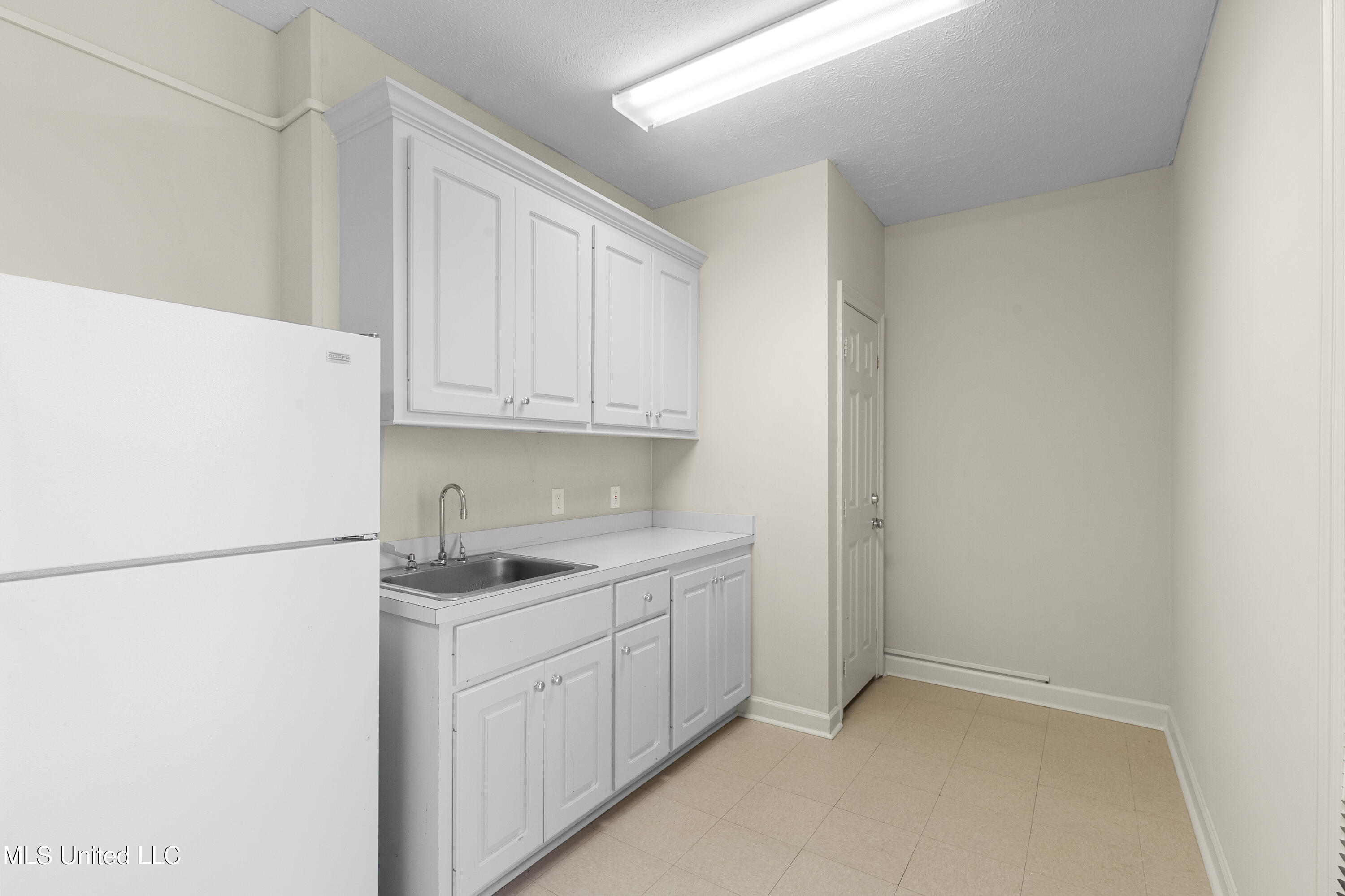 5760 Interstate 55 Property Photo 16