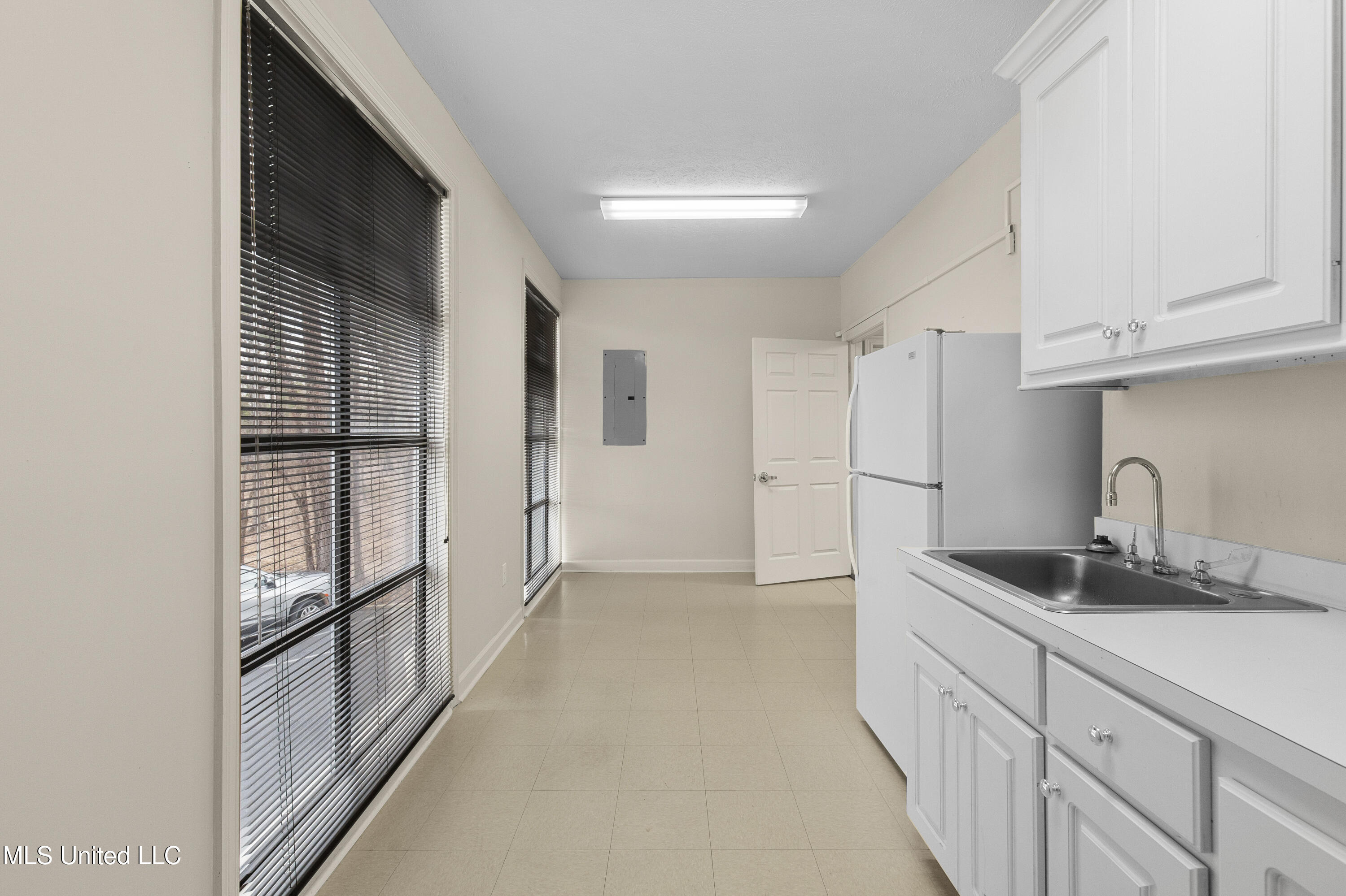 5760 Interstate 55 Property Photo 17