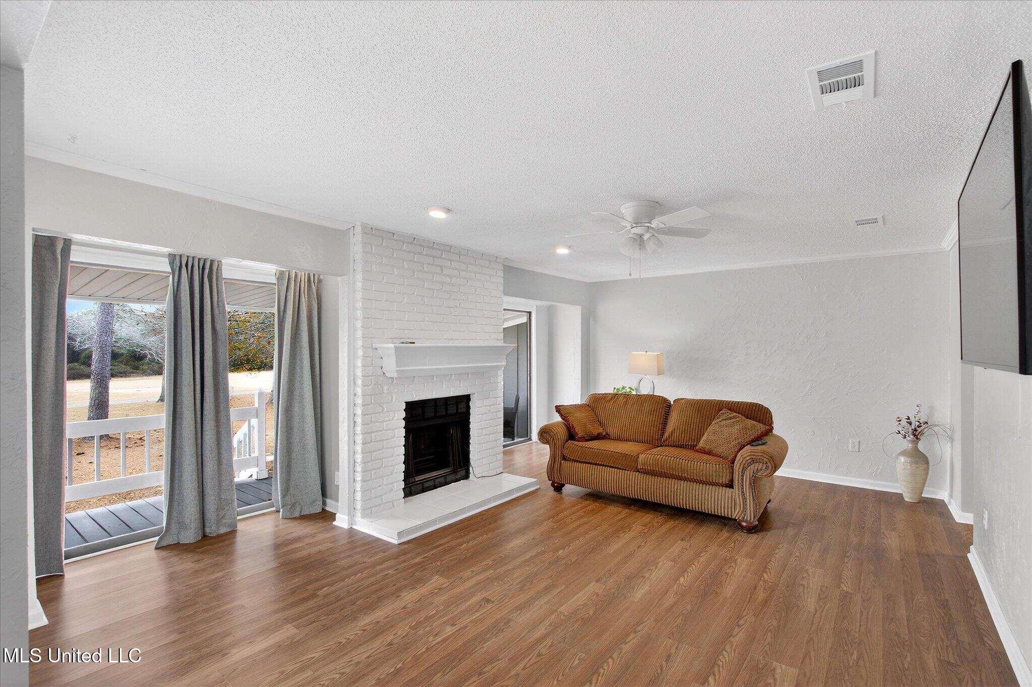 223 Highpoint Drive Property Photo 4