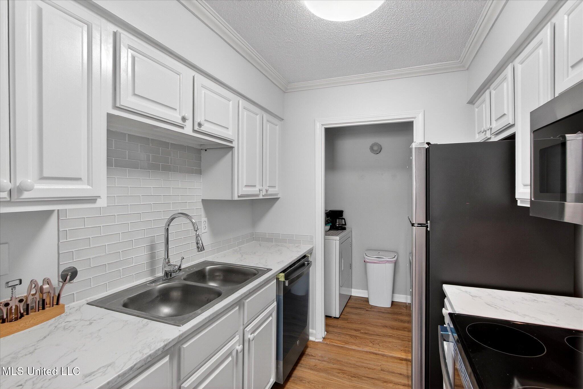 223 Highpoint Drive Property Photo 6