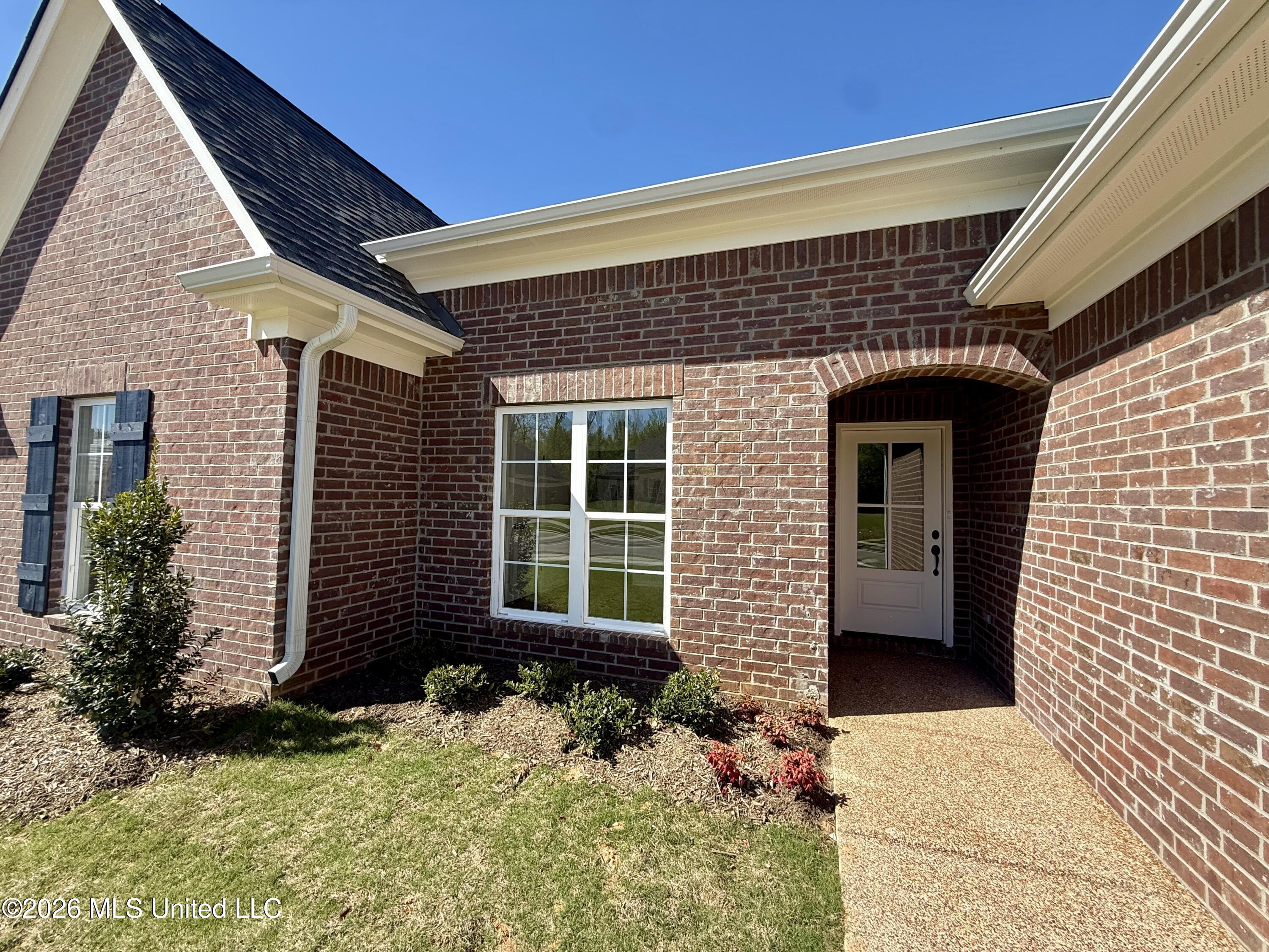 1070 Great Glen Drive Property Photo 2