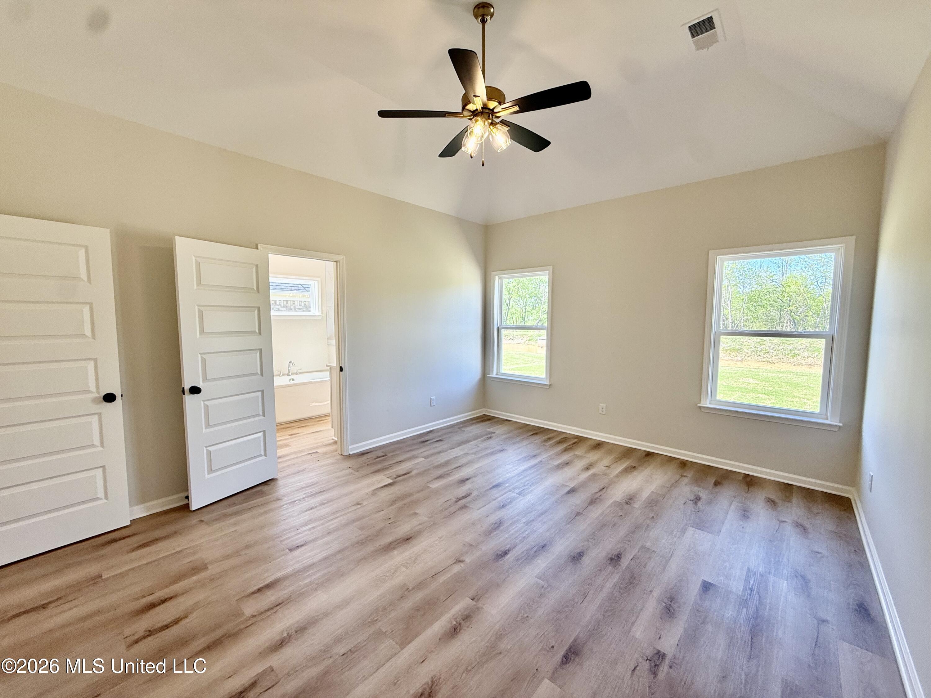 1070 Great Glen Drive Property Photo 7