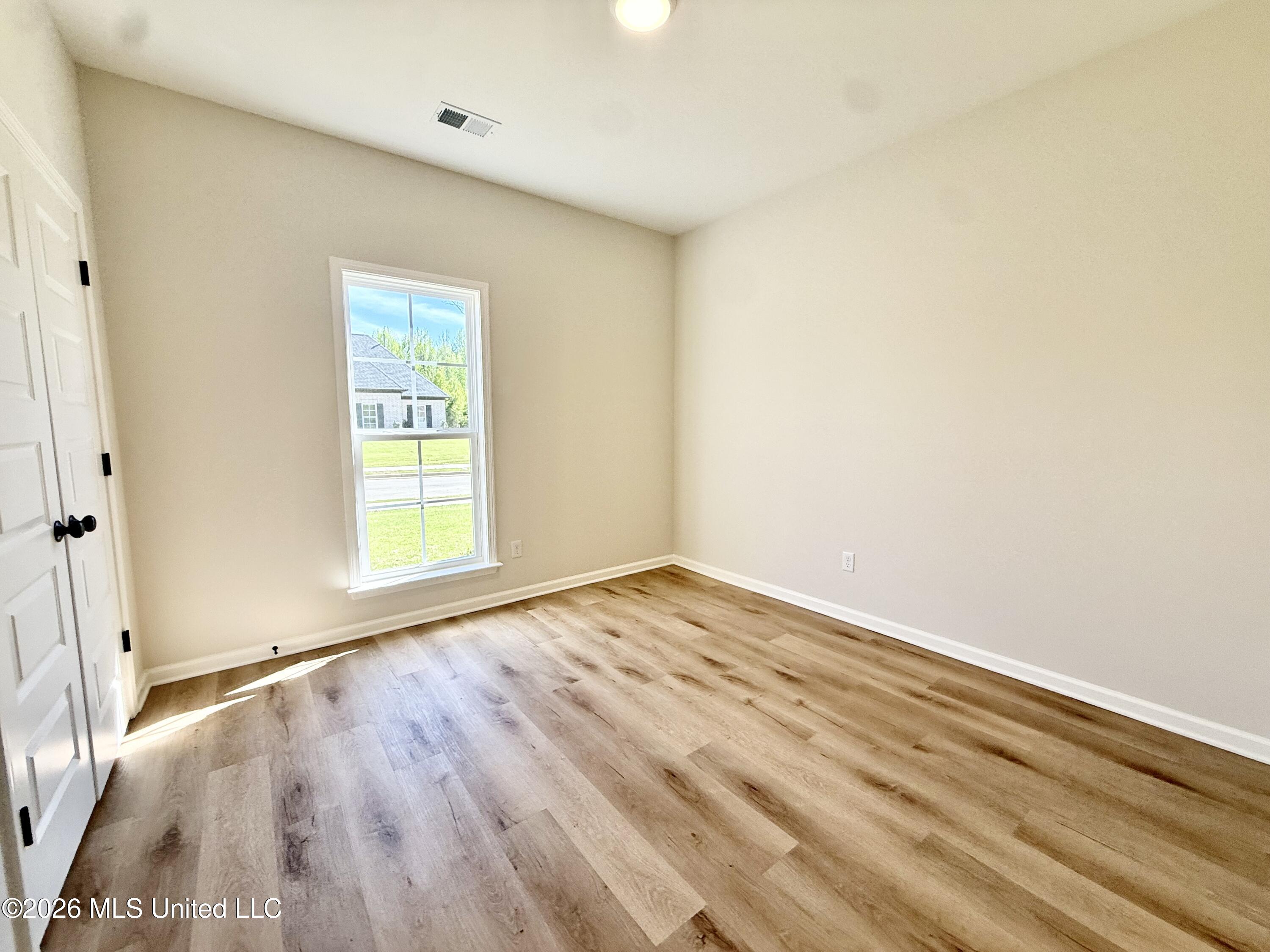 1070 Great Glen Drive Property Photo 8