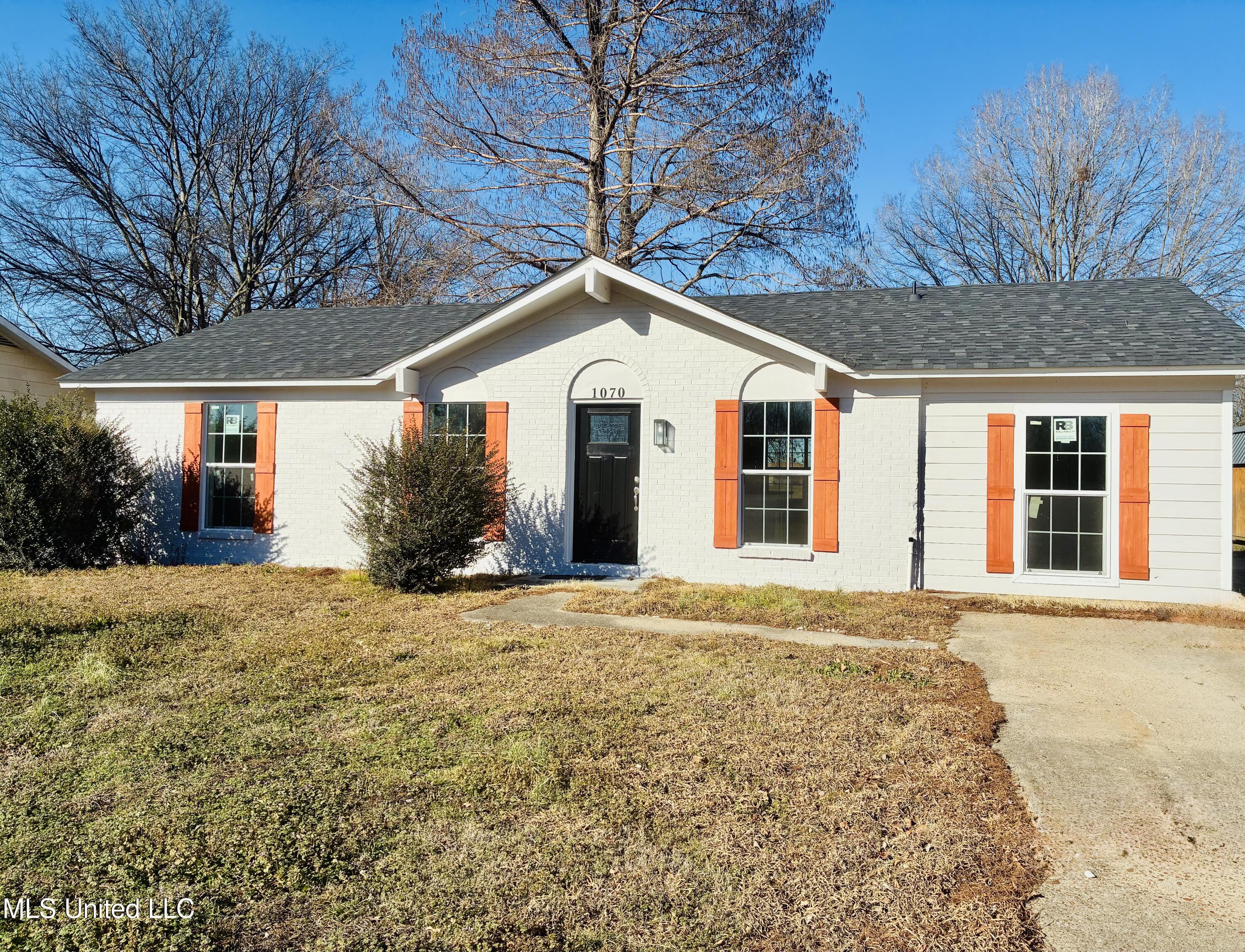1070 Sisson Drive Property Photo 2