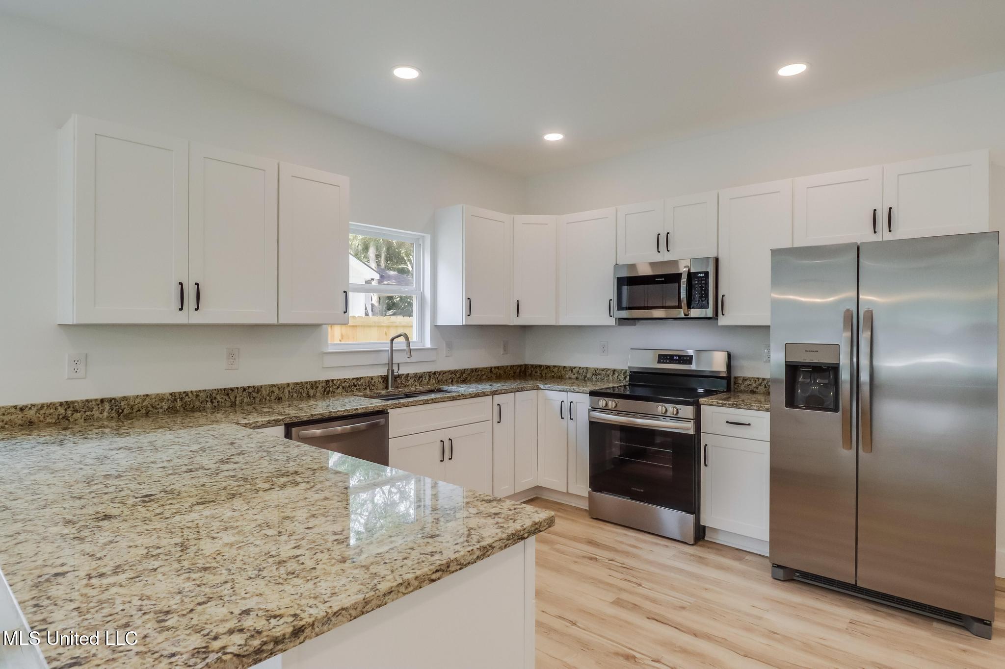 8900 Pointe Aux Chenes Road Property Photo 12
