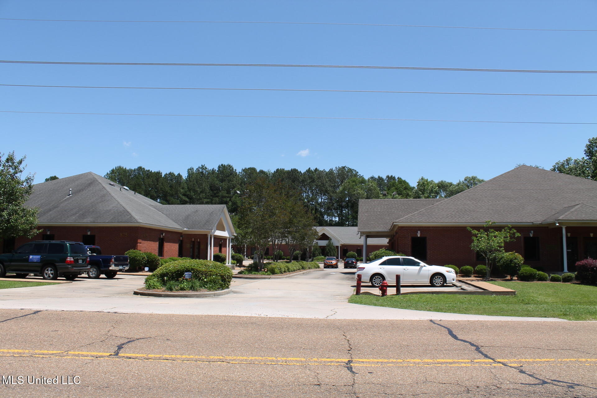 875 Northpark Drive Property Photo 1