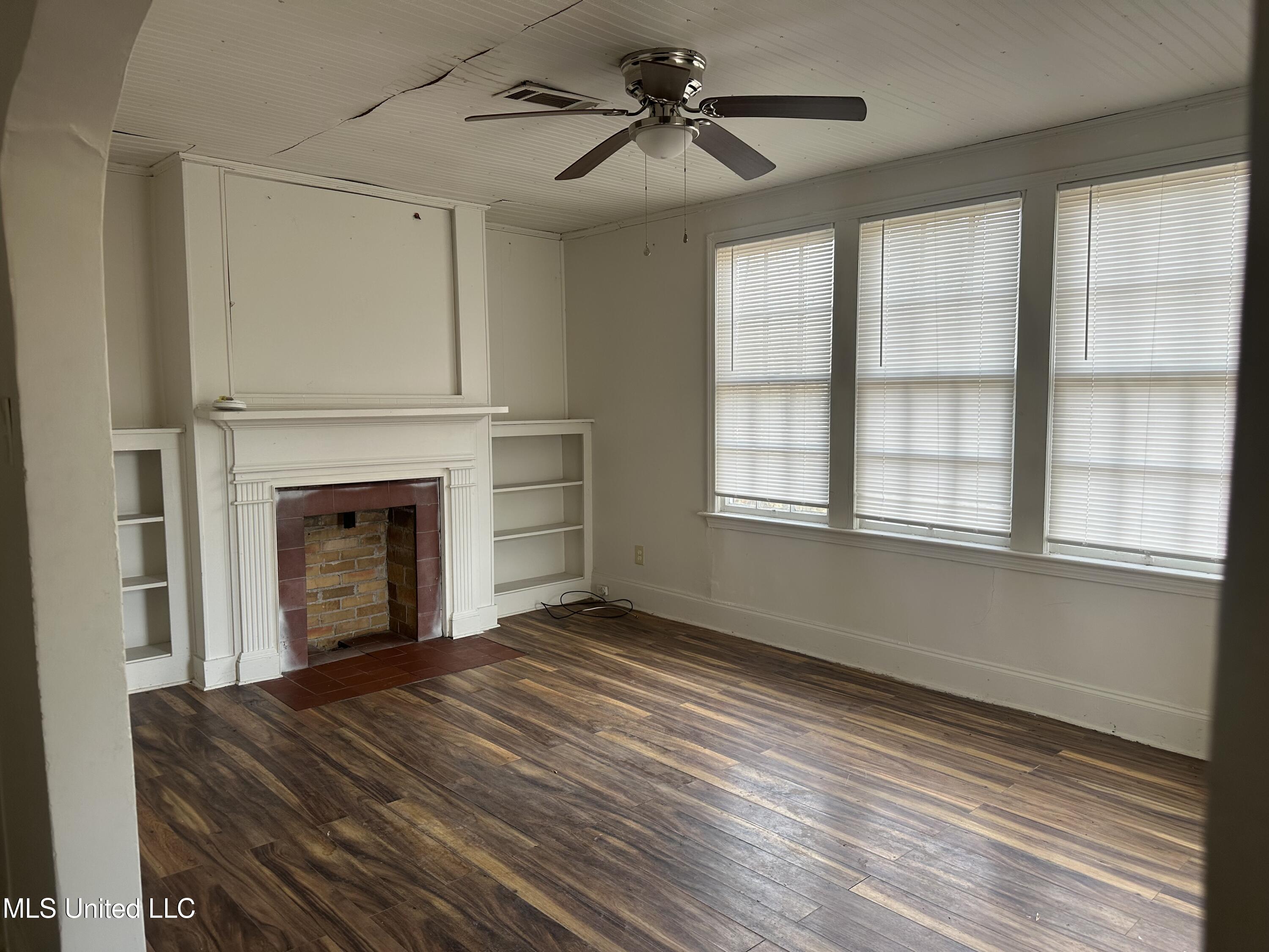 4413 Dixie Drive Property Photo 2