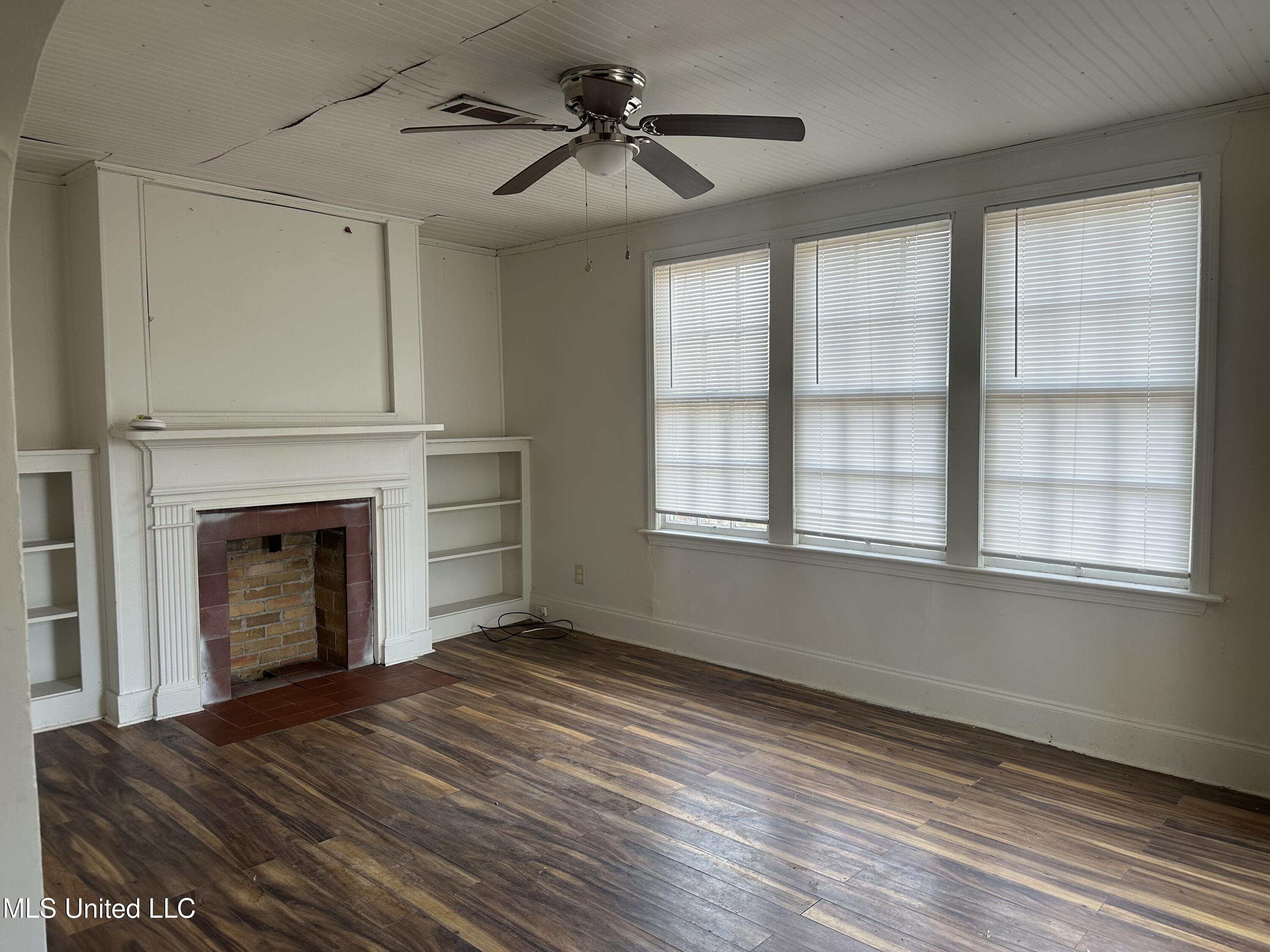 4413 Dixie Drive Property Photo 3