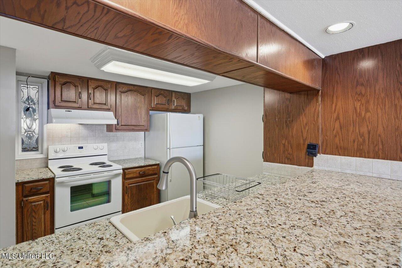 157 Dyke Road Property Photo 7