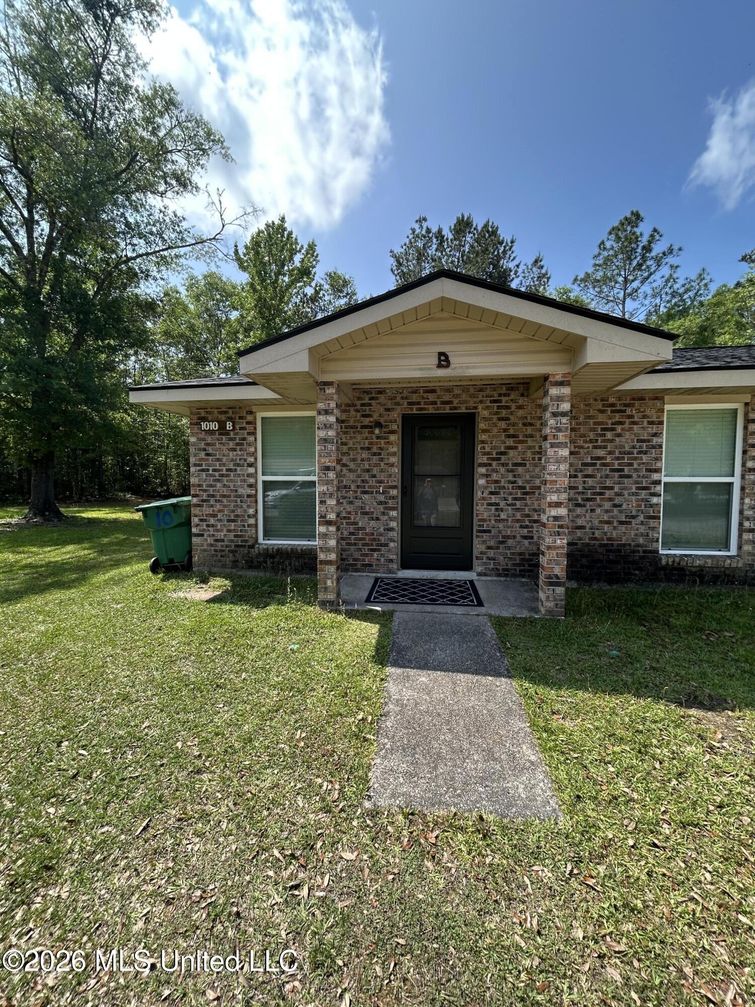 1002 Telly Road Property Photo 1