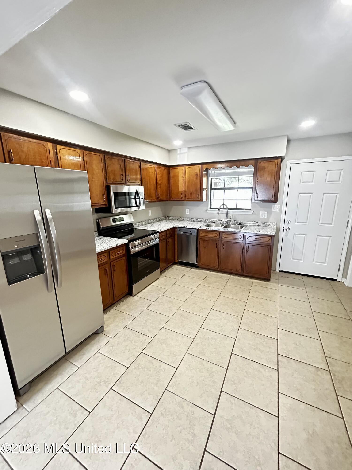 1002 Telly Road Property Photo 3