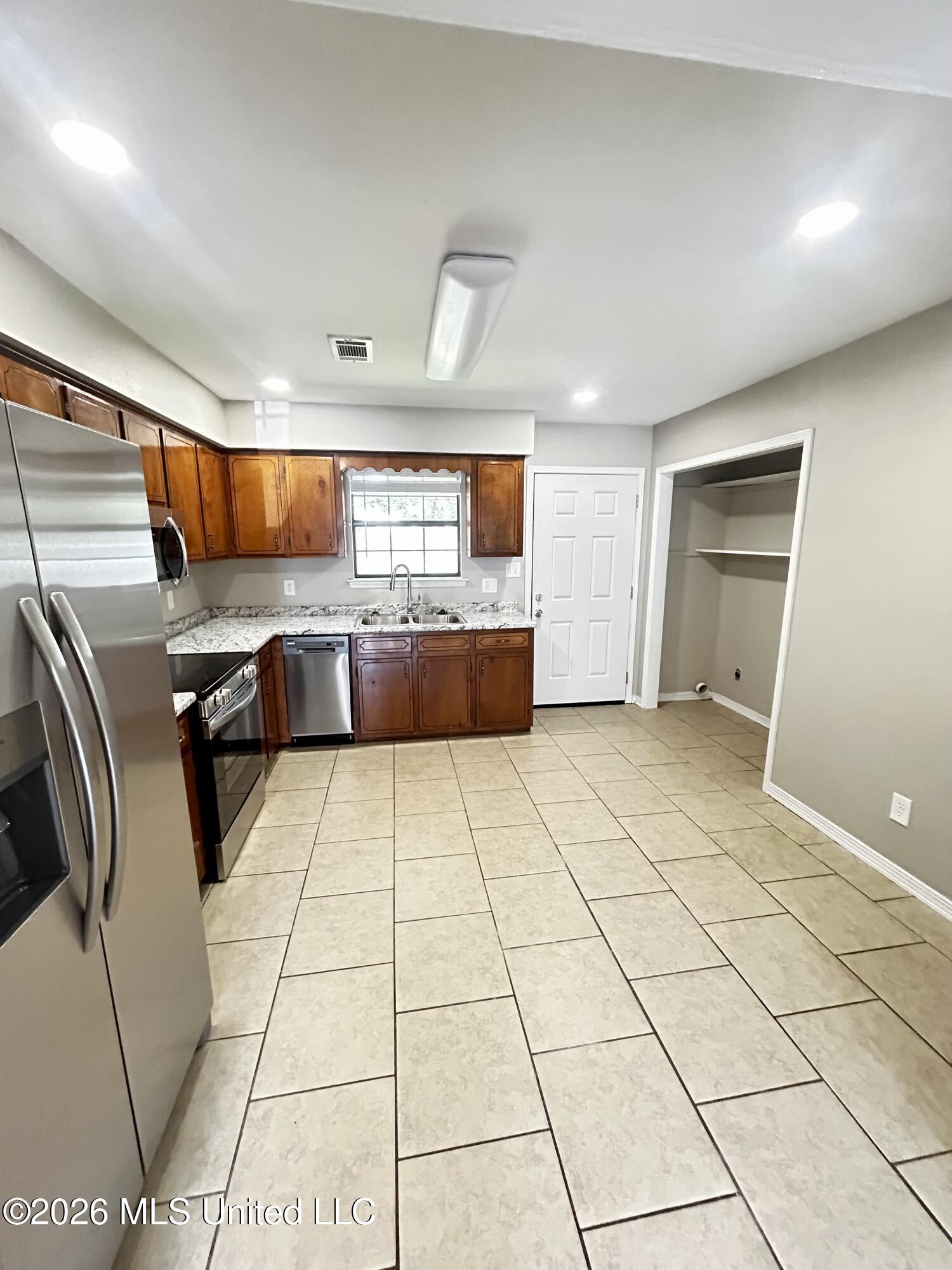 1002 Telly Road Property Photo 4
