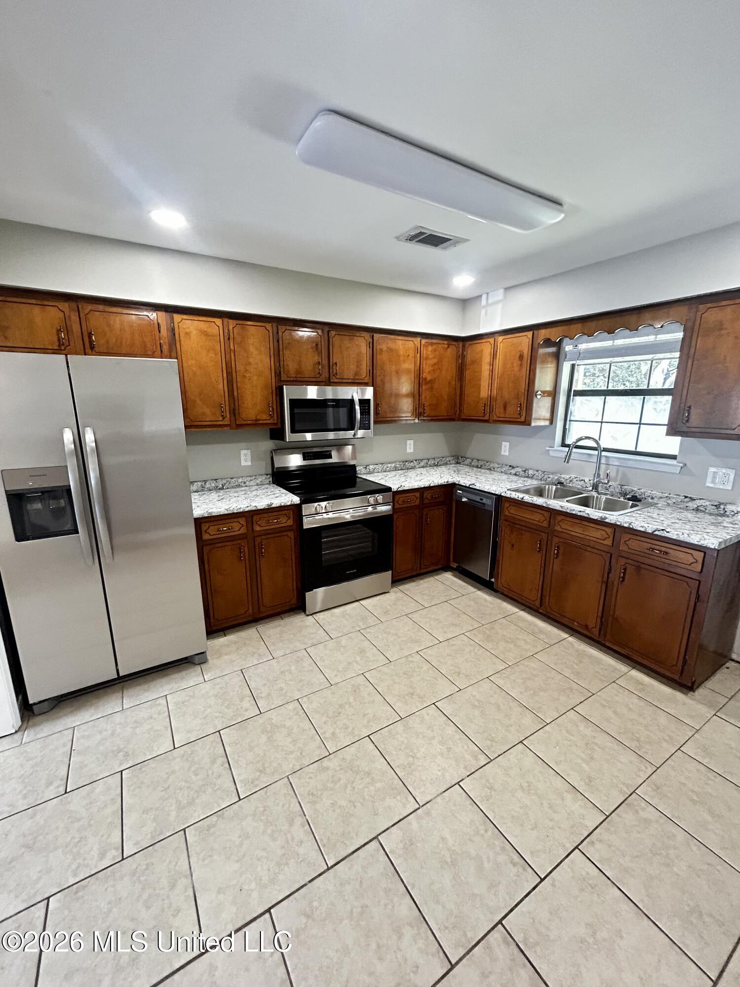 1002 Telly Road Property Photo 5
