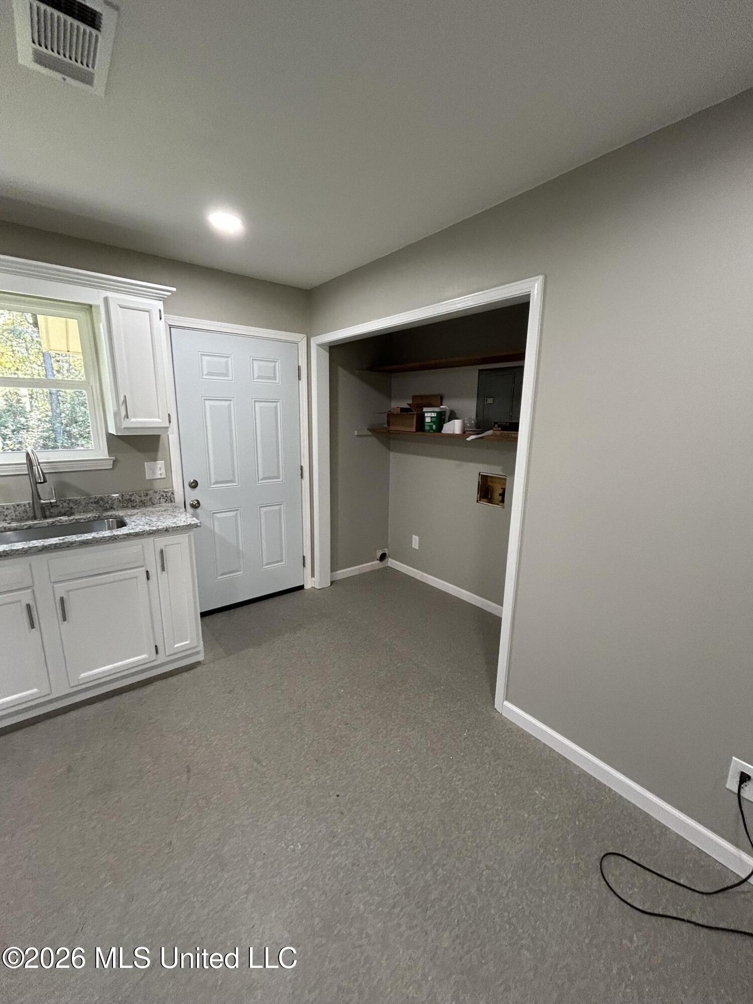 1010 Telly Road Property Photo 3