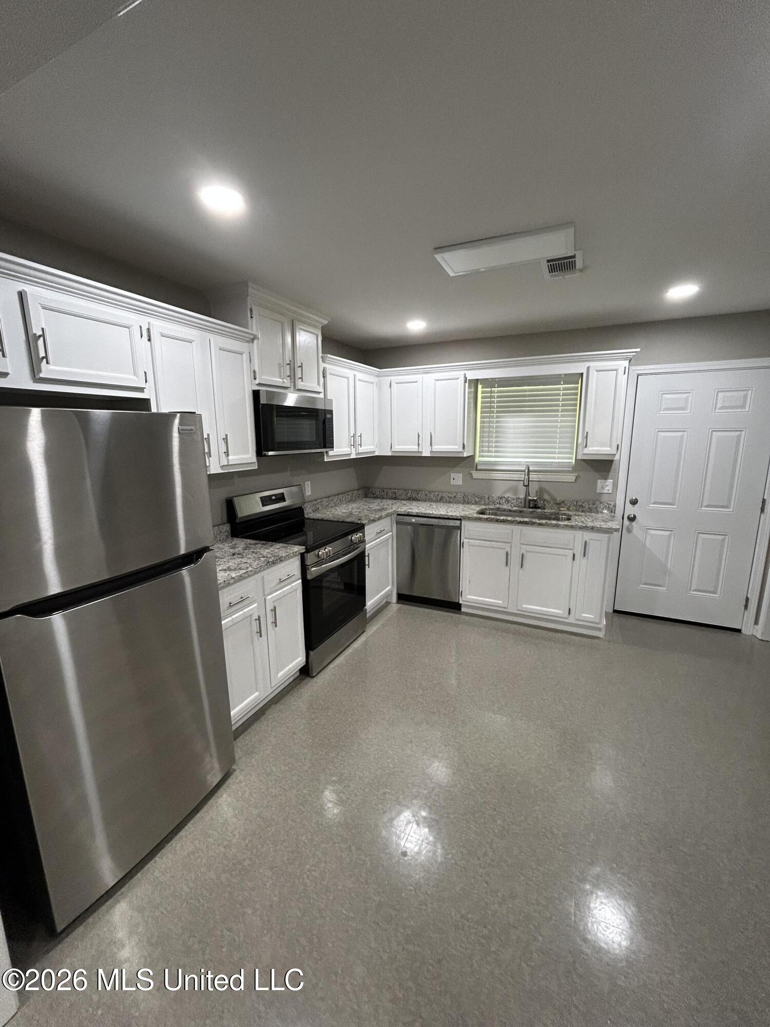 1010 Telly Road Property Photo 11