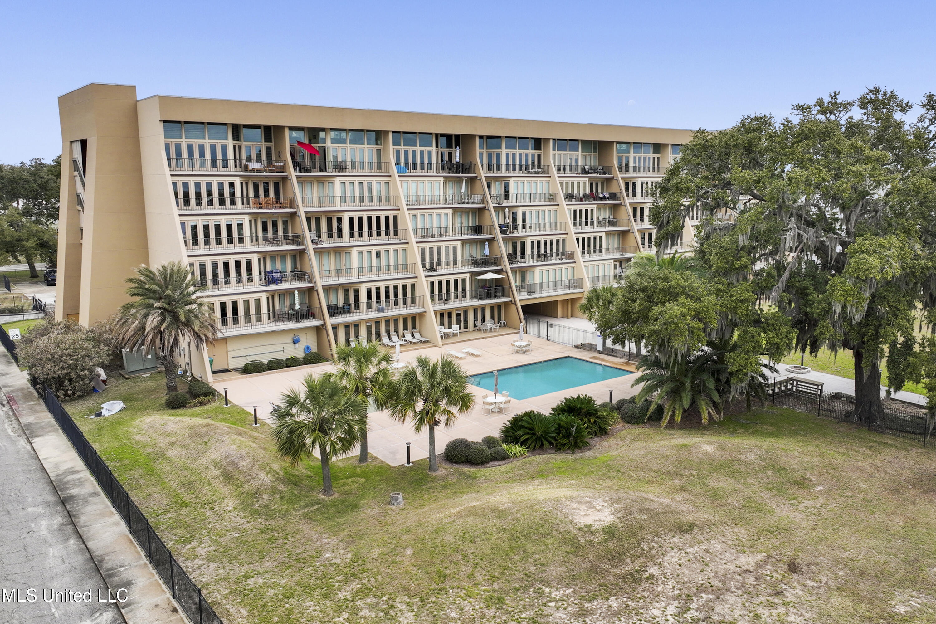 520 Beach Boulevard Property Photo 1