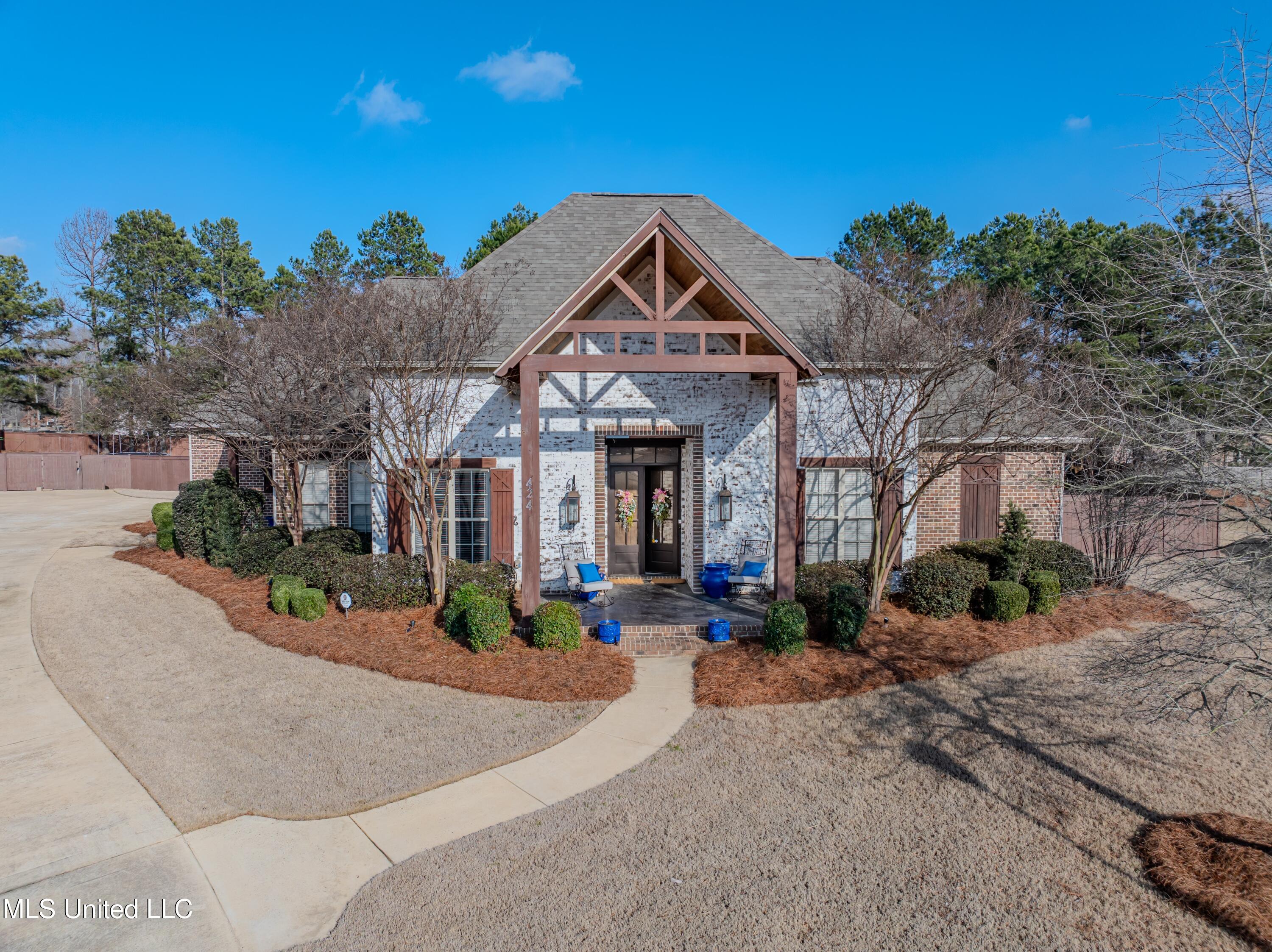 424 Stonewater Cove Property Photo 1