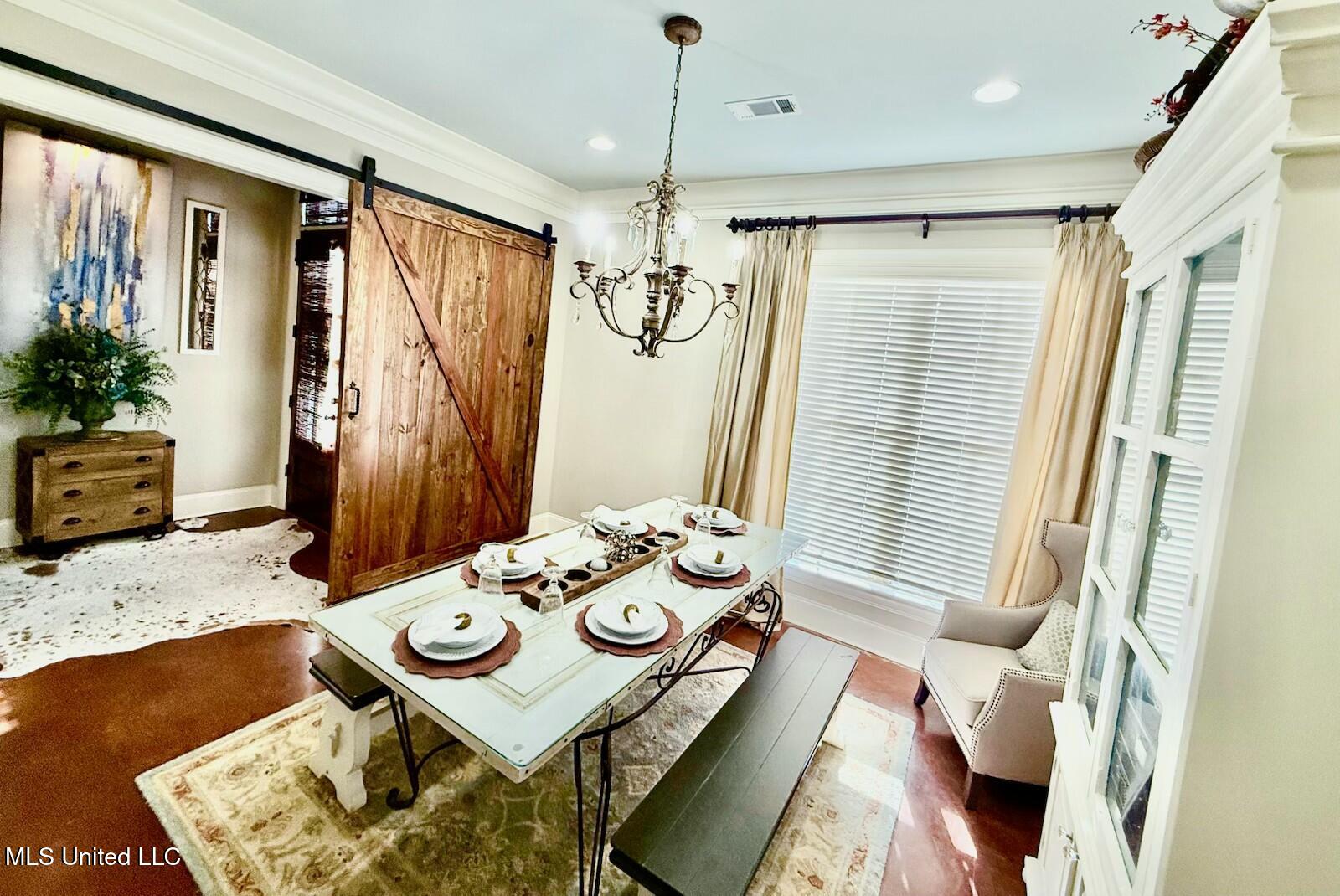 424 Stonewater Cove Property Photo 3