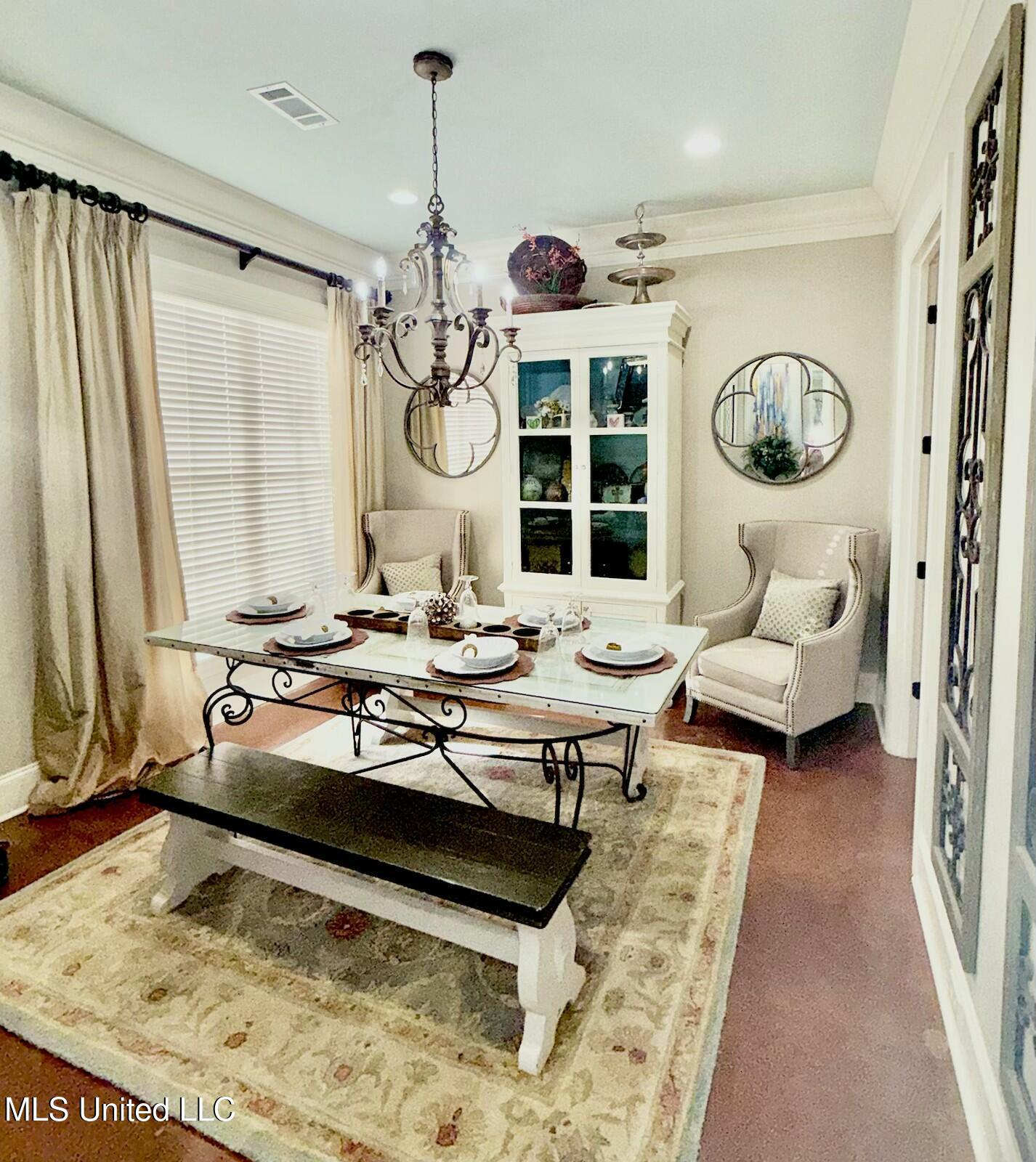 424 Stonewater Cove Property Photo 4