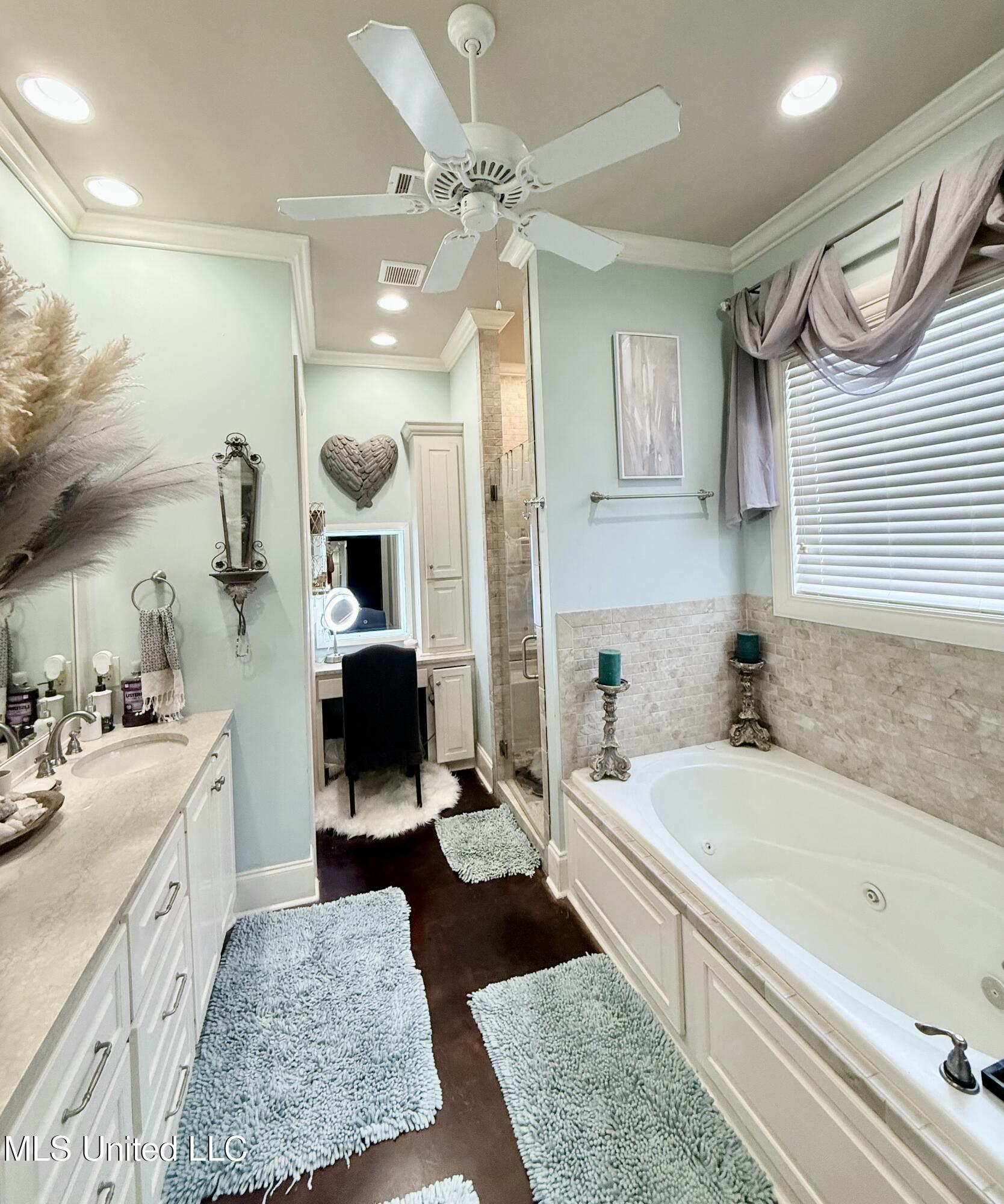 424 Stonewater Cove Property Photo 13