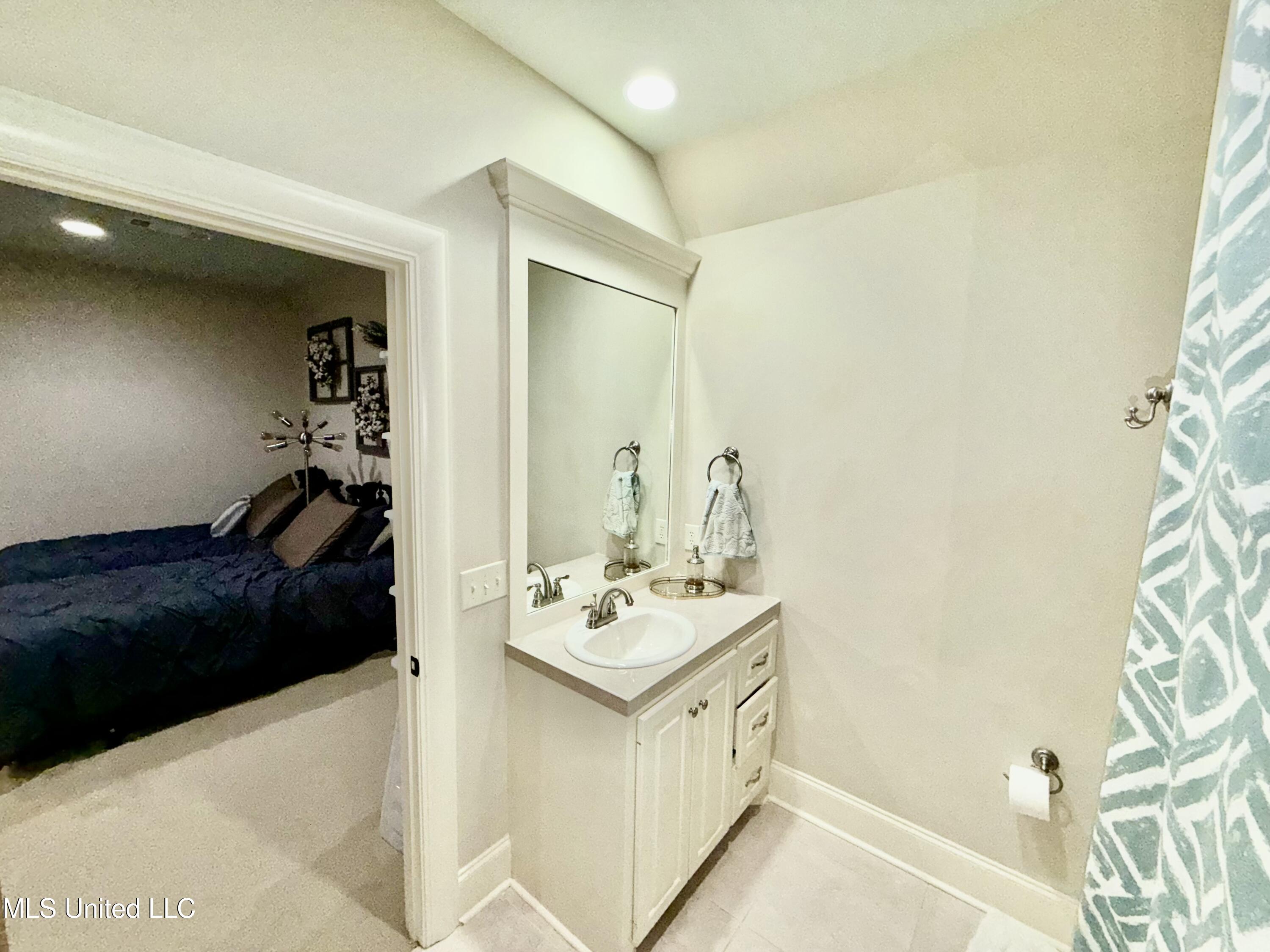 424 Stonewater Cove Property Photo 16