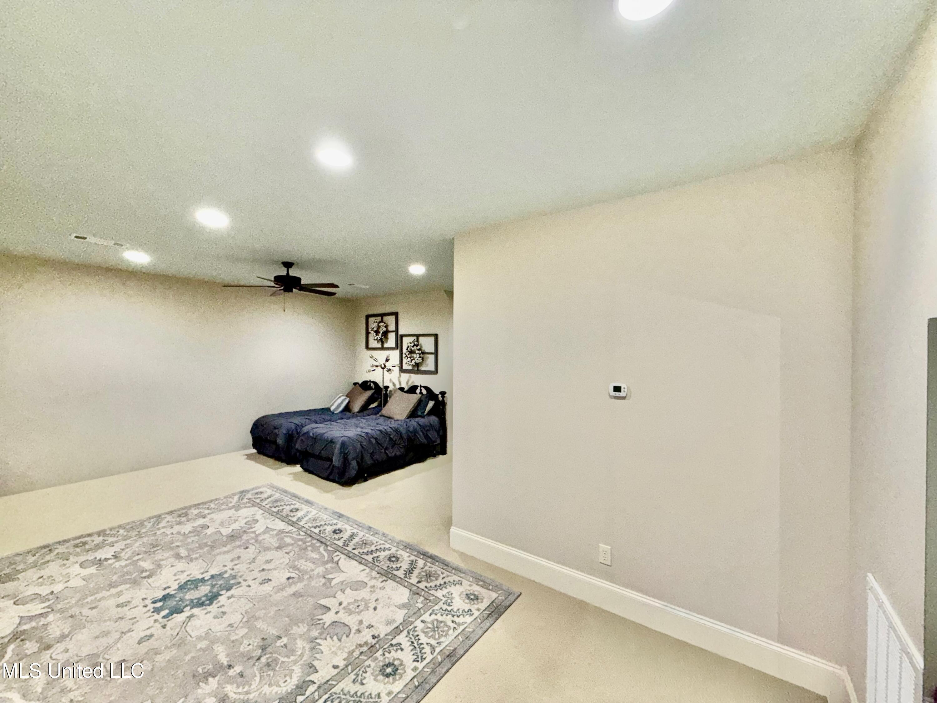 424 Stonewater Cove Property Photo 17