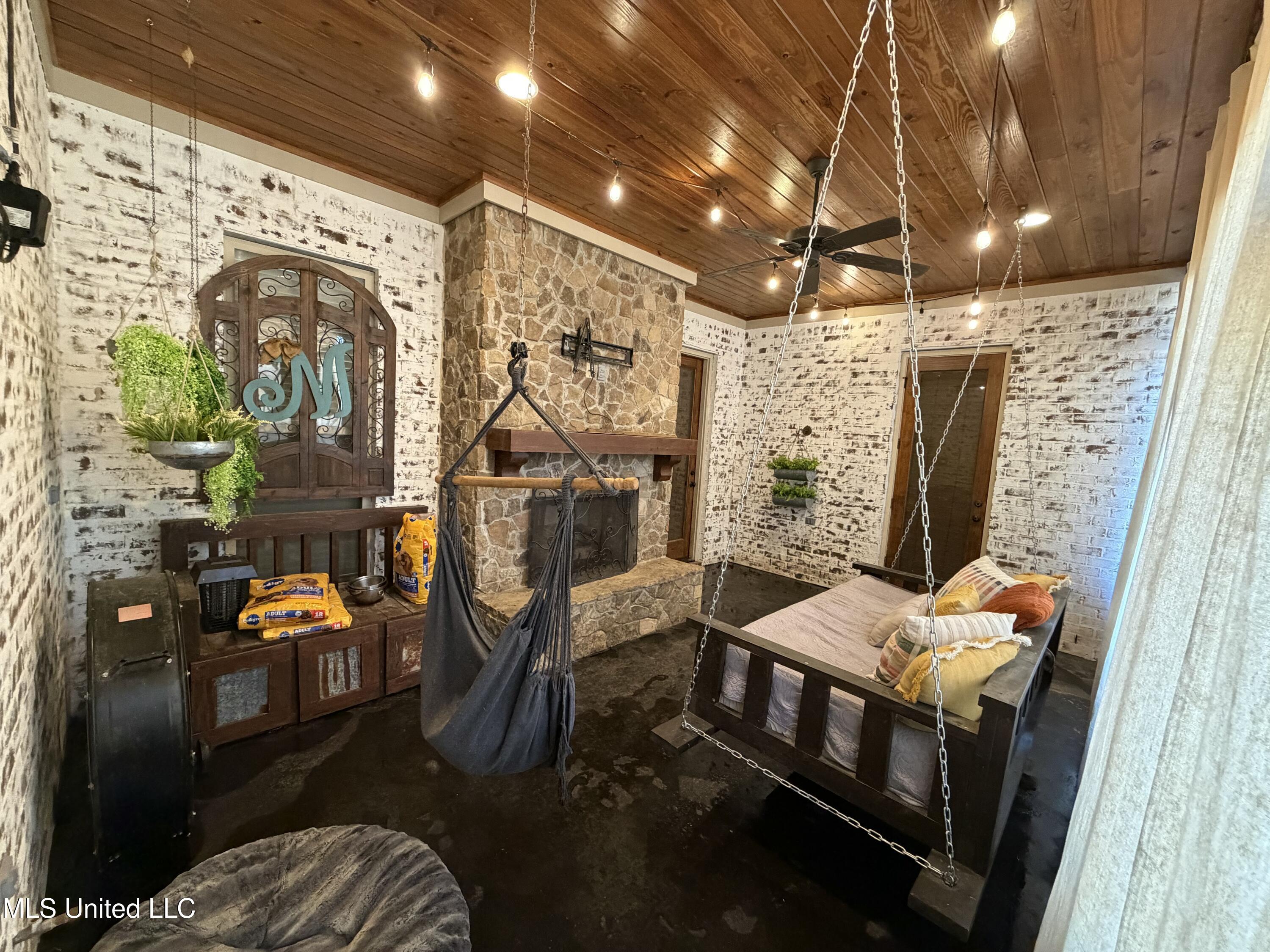 424 Stonewater Cove Property Photo 22