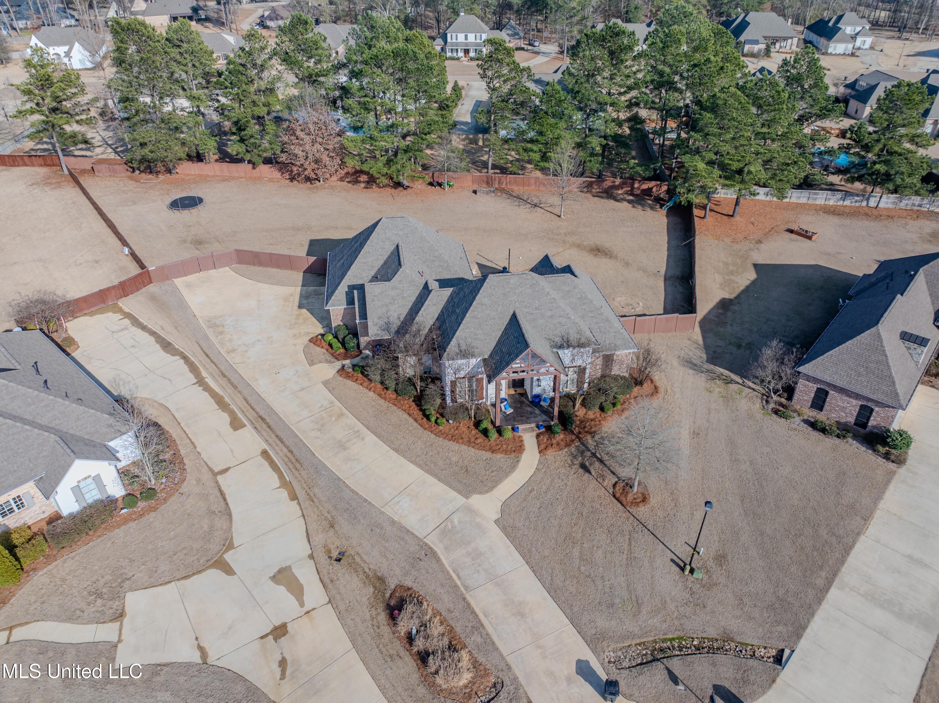424 Stonewater Cove Property Photo 25