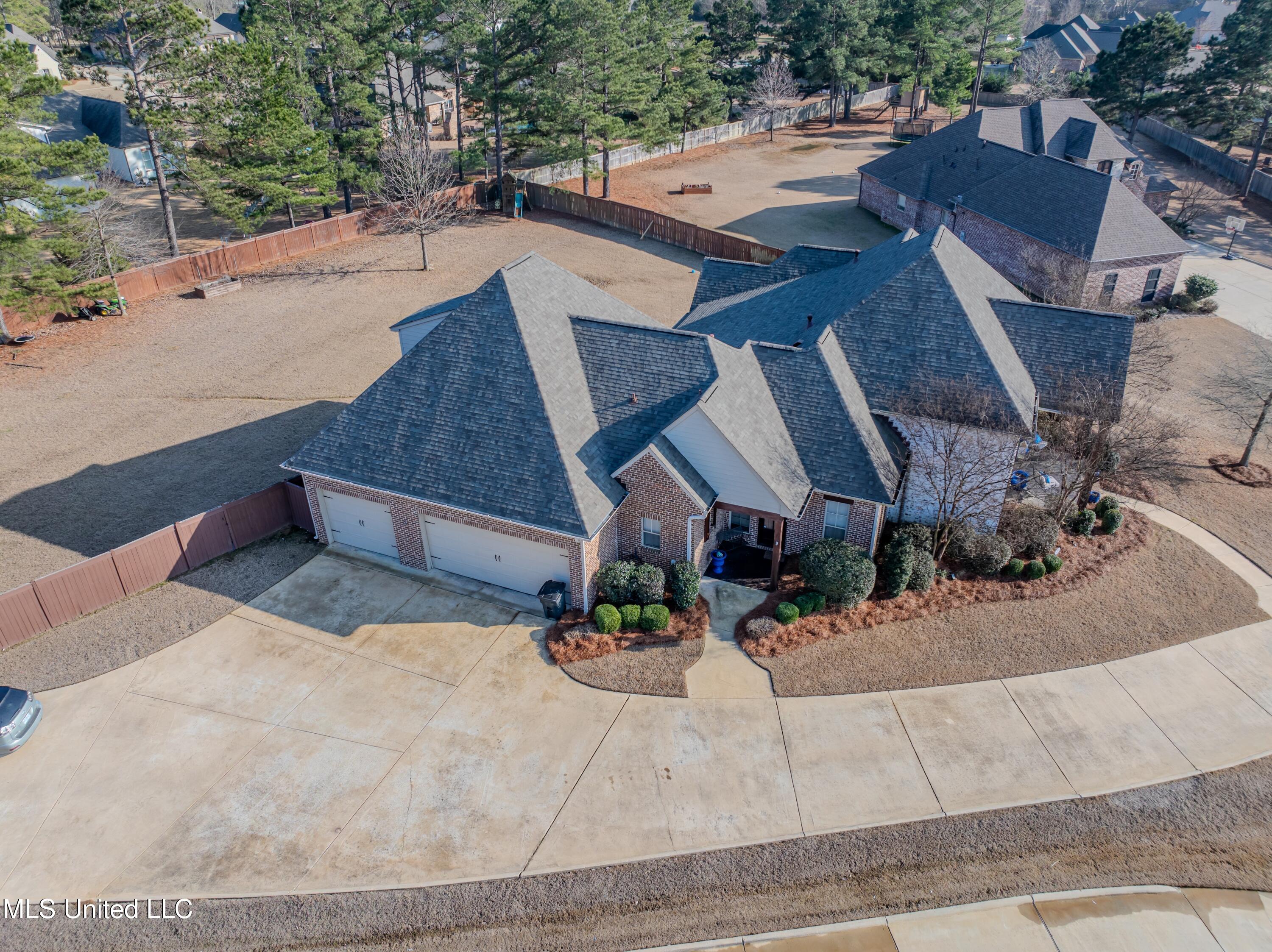 424 Stonewater Cove Property Photo 30
