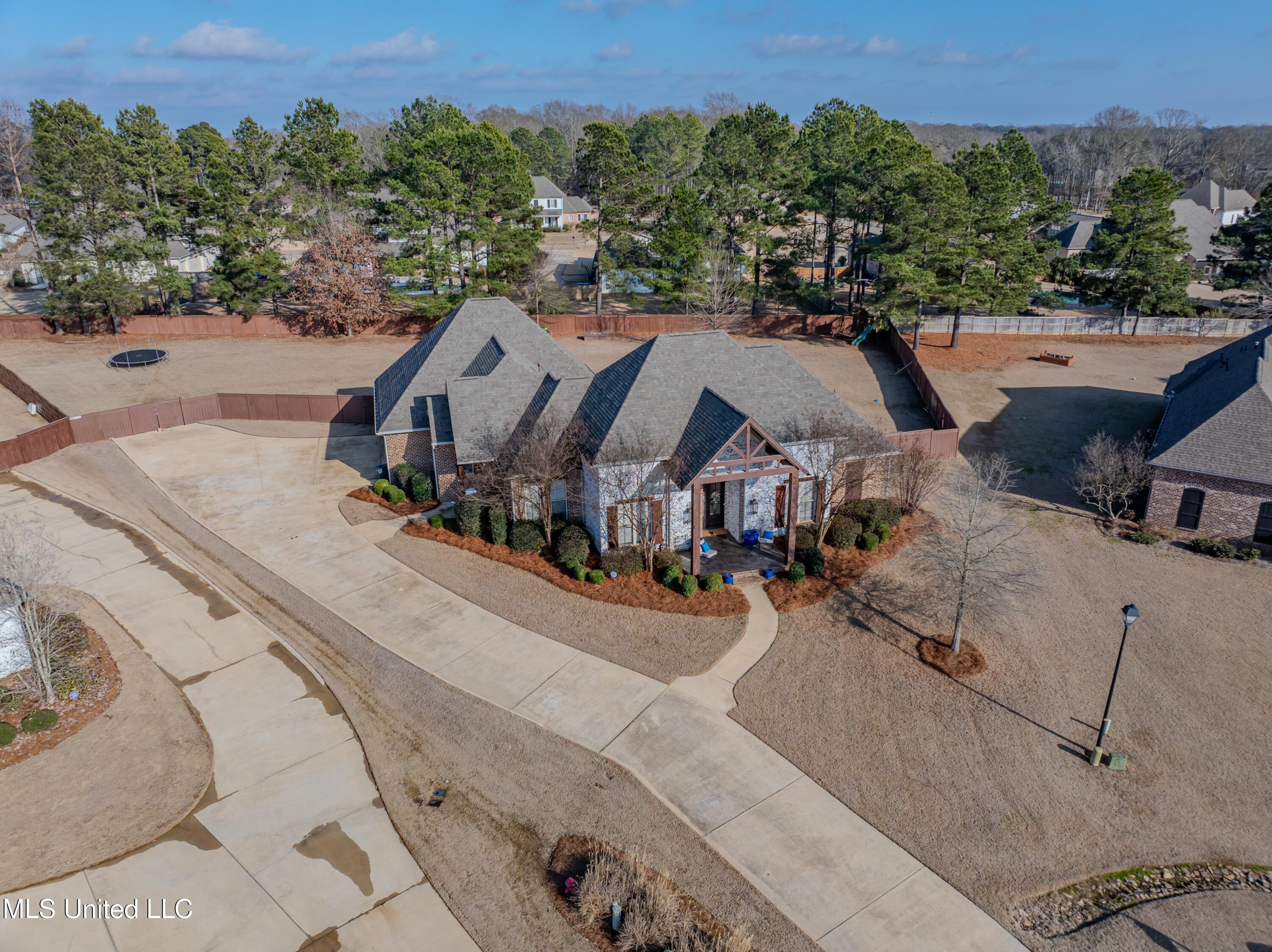 424 Stonewater Cove Property Photo 32