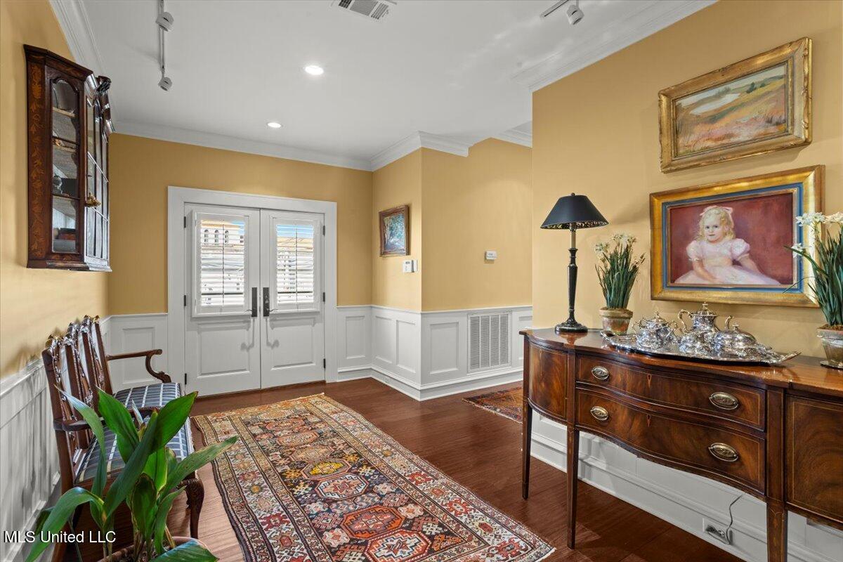 126 N Broadway Property Photo 6