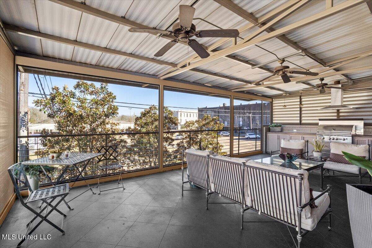 126 N Broadway Property Photo 14
