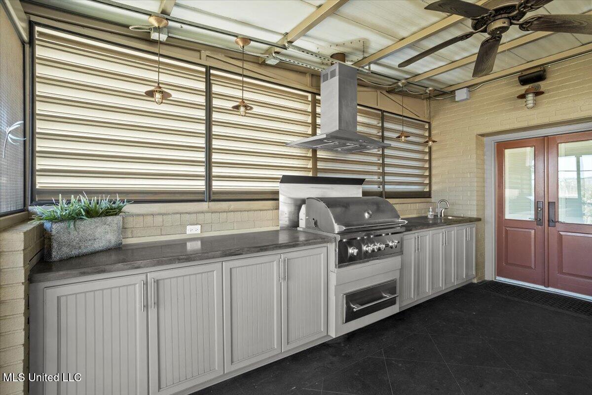 126 N Broadway Property Photo 16