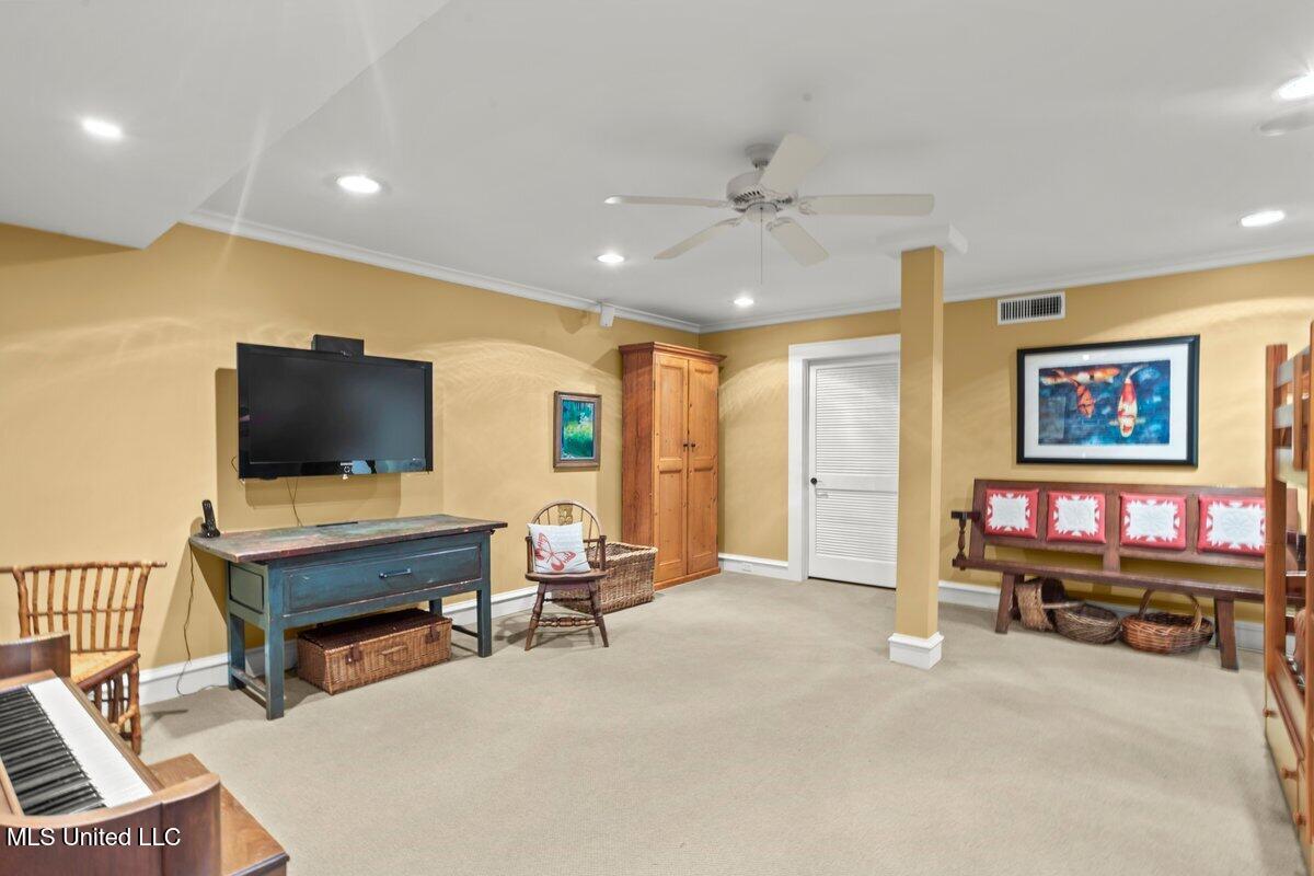 126 N Broadway Property Photo 28