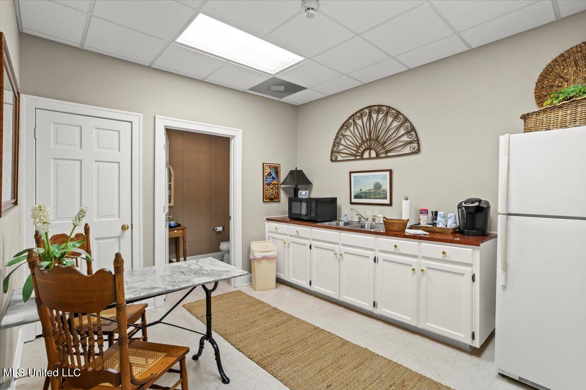126 N Broadway Property Photo 36