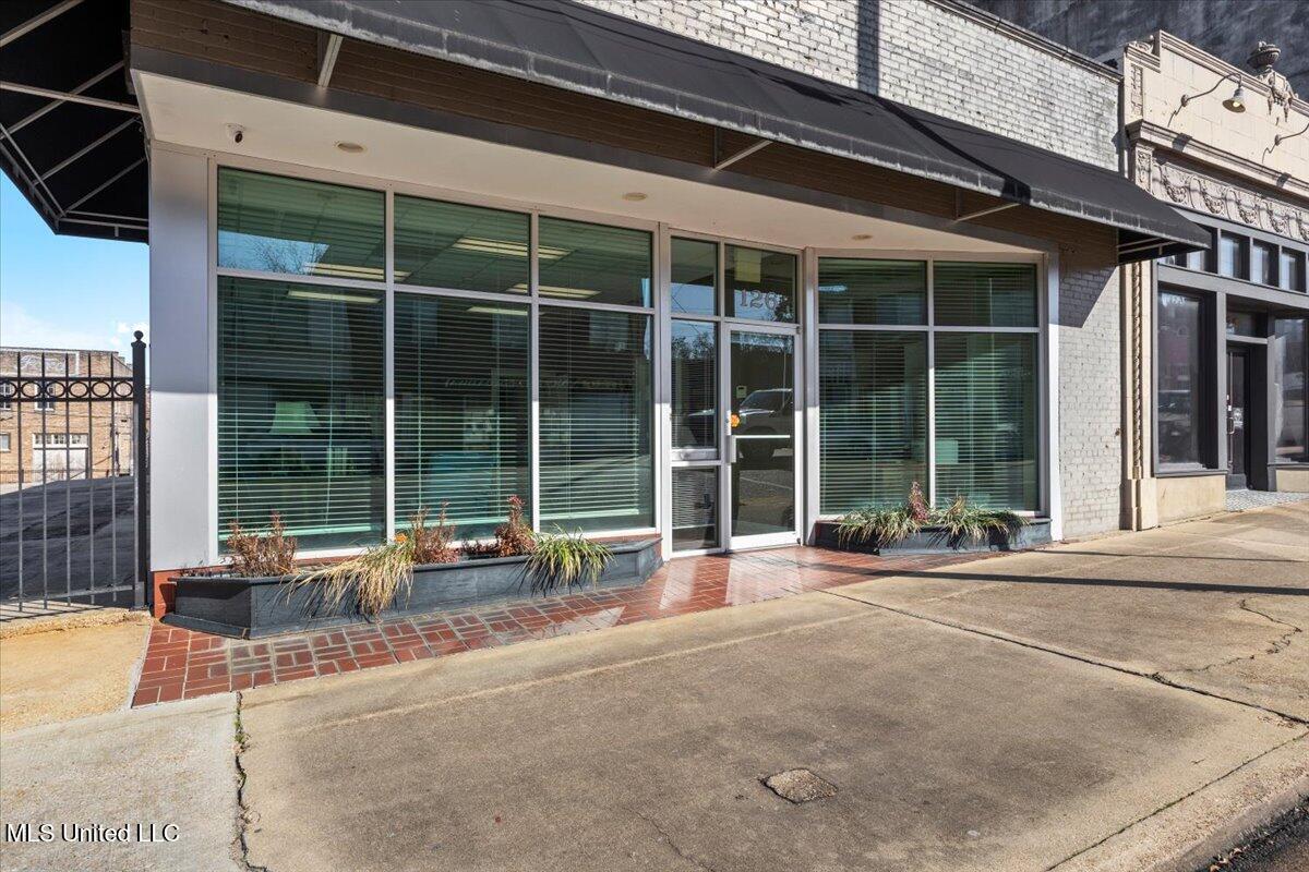 126 N Broadway Property Photo 43