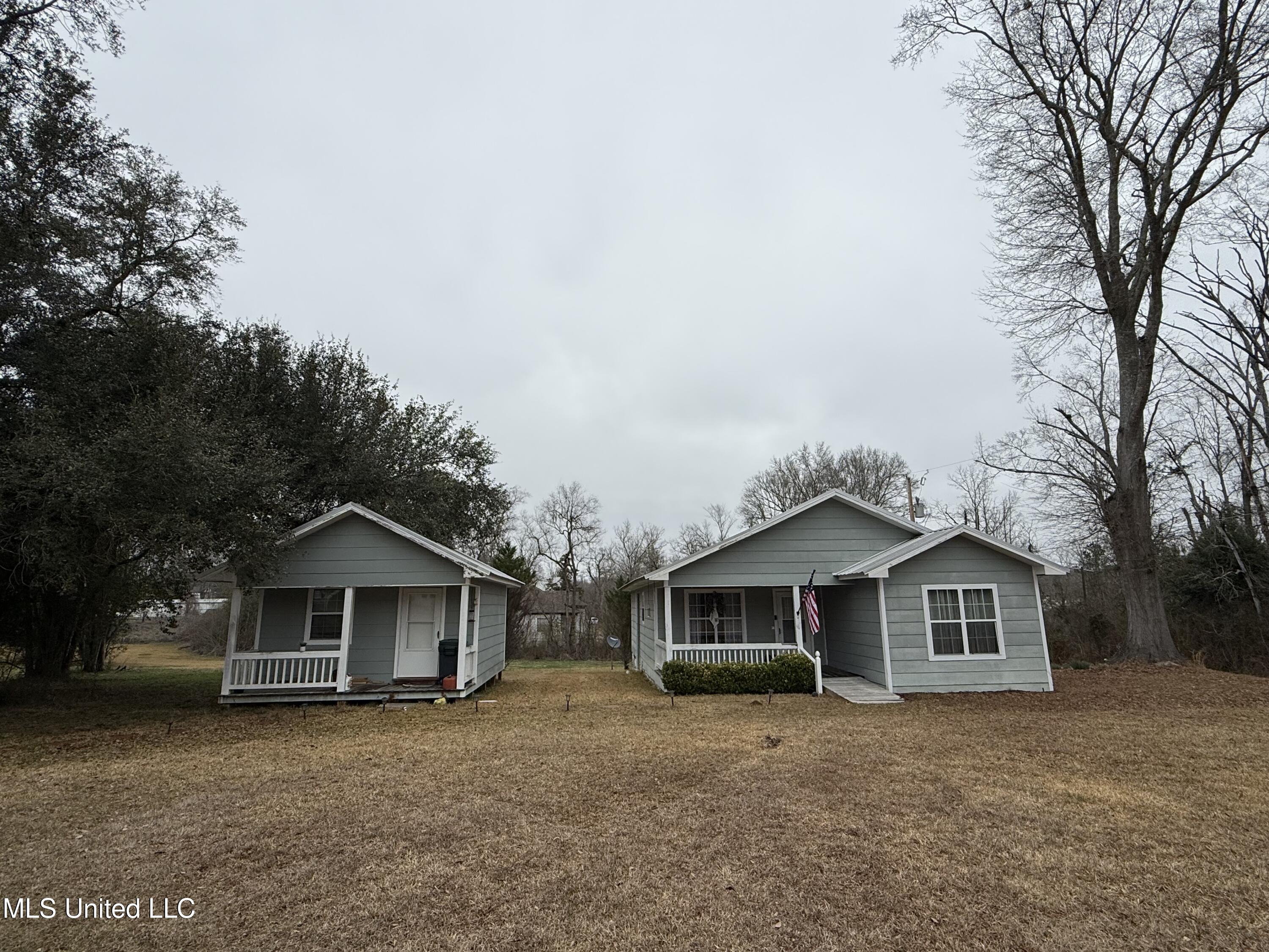 1002 Elm Drive Property Photo 1