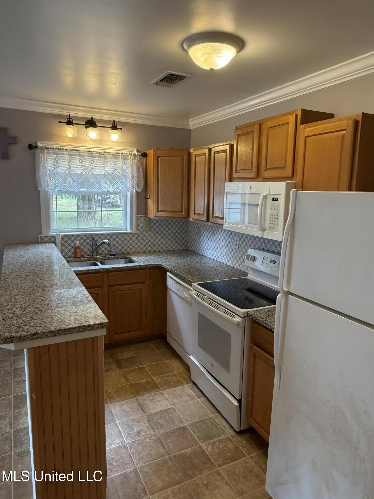 1002 Elm Drive Property Photo 3